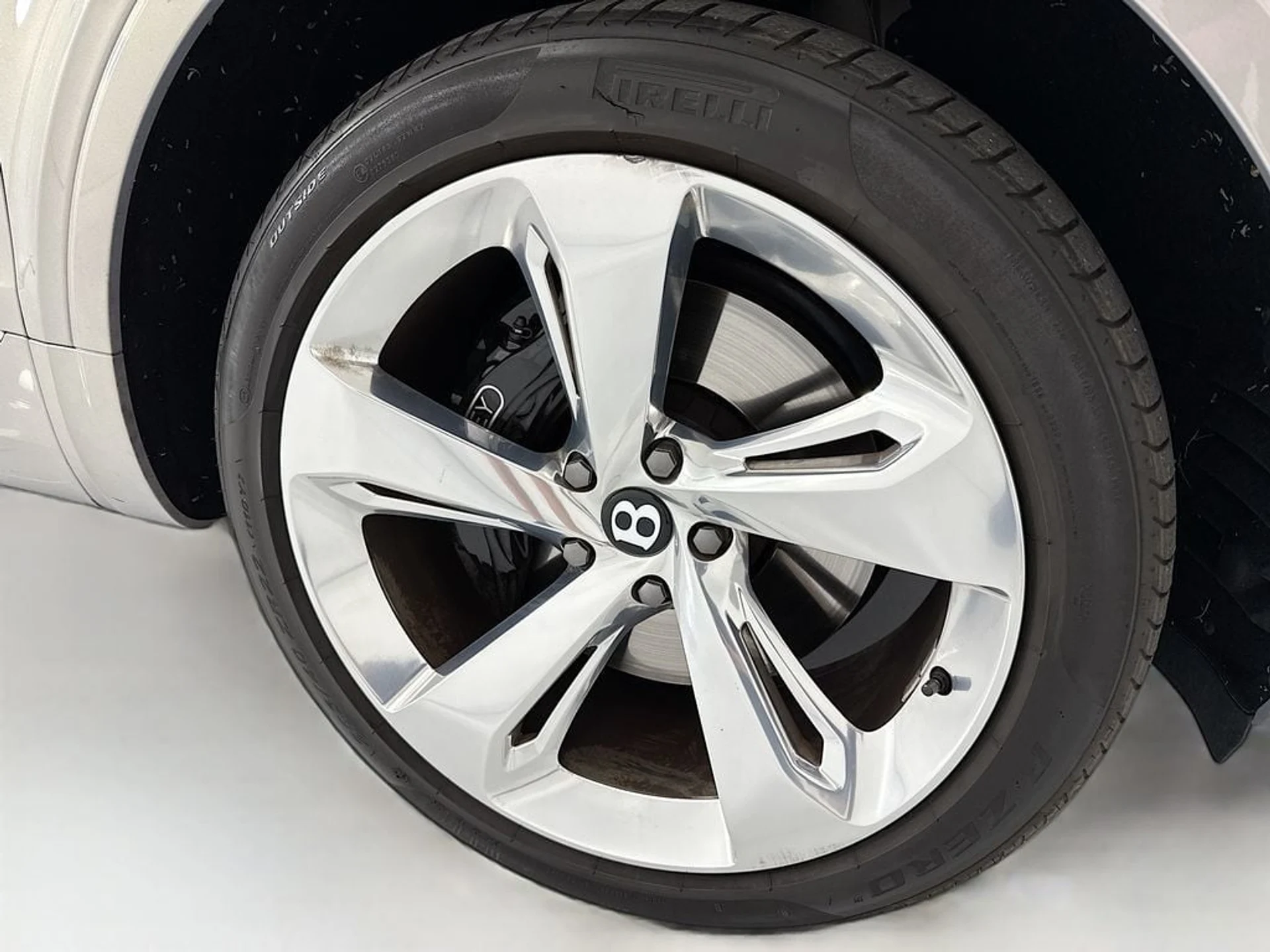 mph030_3894067958_used_2018_bentley_bentayga_8119_23013239_31_1024_b66f0ecee8