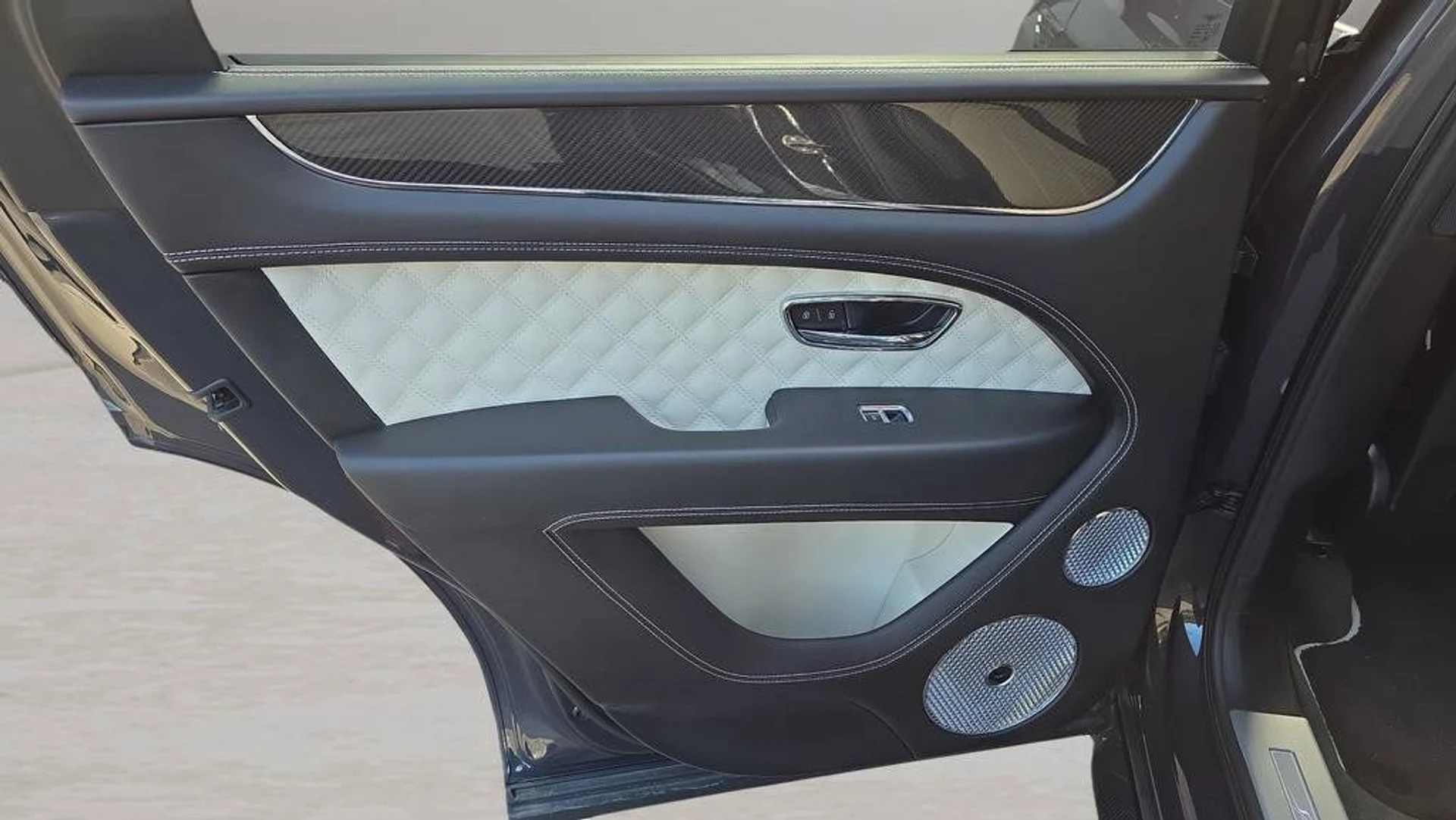 mph030_3909425615_aec88a315bd64d4aaba5a2376efa87a0_93a31f8bb9