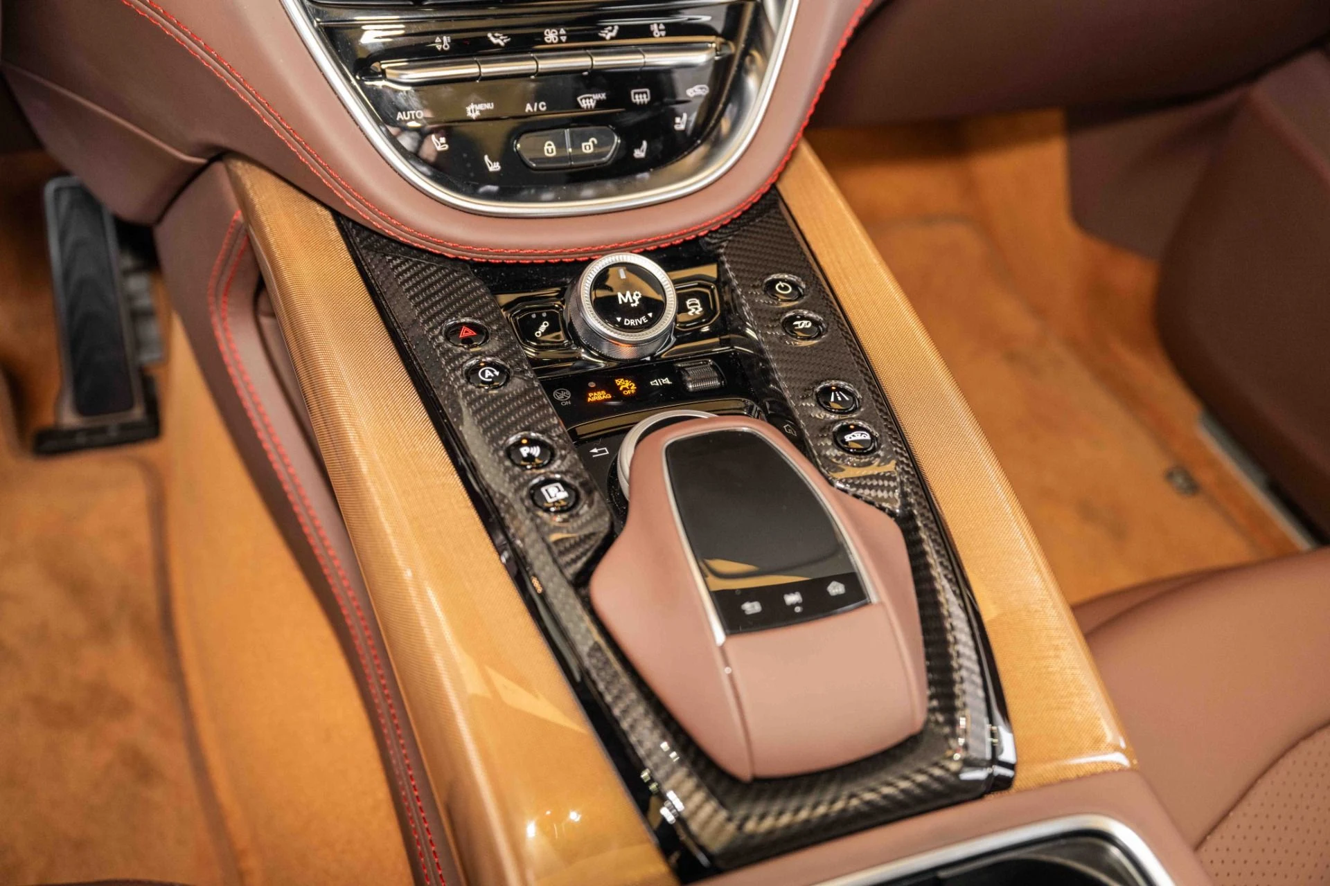 mph030_3909900712_Used_2023_Aston_Martin_DBX_707_1697843884_fb10500470