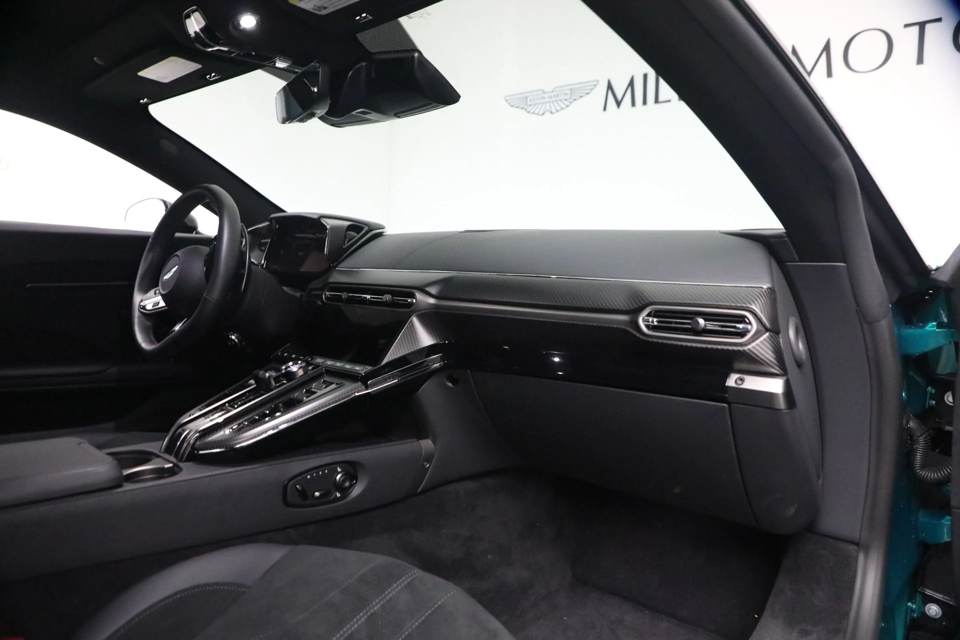 mph030_3913321824_Used_2025_Aston_Martin_Vantage_1766592758_dc46d77f8c