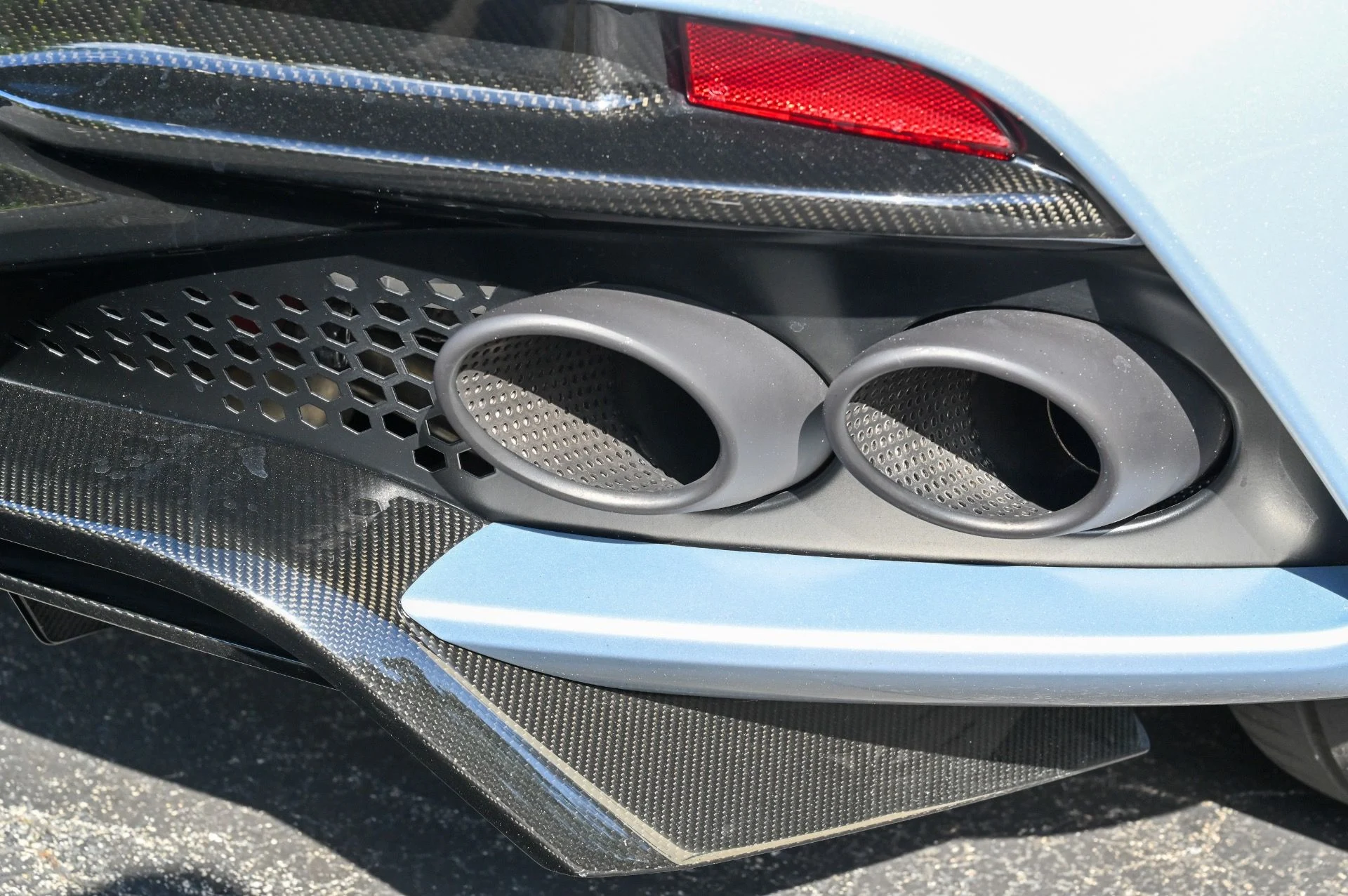 mph030_3913340292_Used_2020_Aston_Martin_DBS_Superleggera_1708981970_f04359fa55