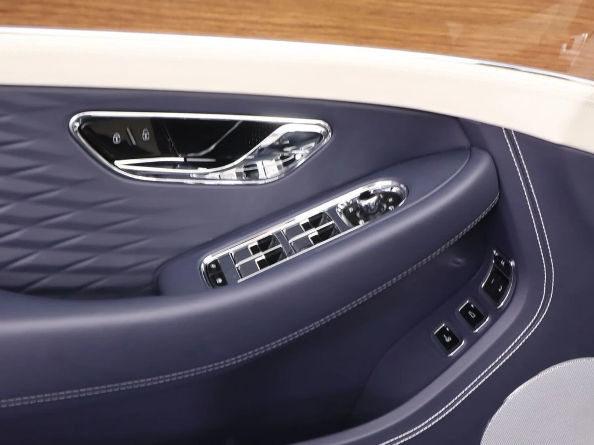 mph030_3916391448_new_2026_bentley_continental_gtc_8119_22981514_31_1024_578c82e7e7