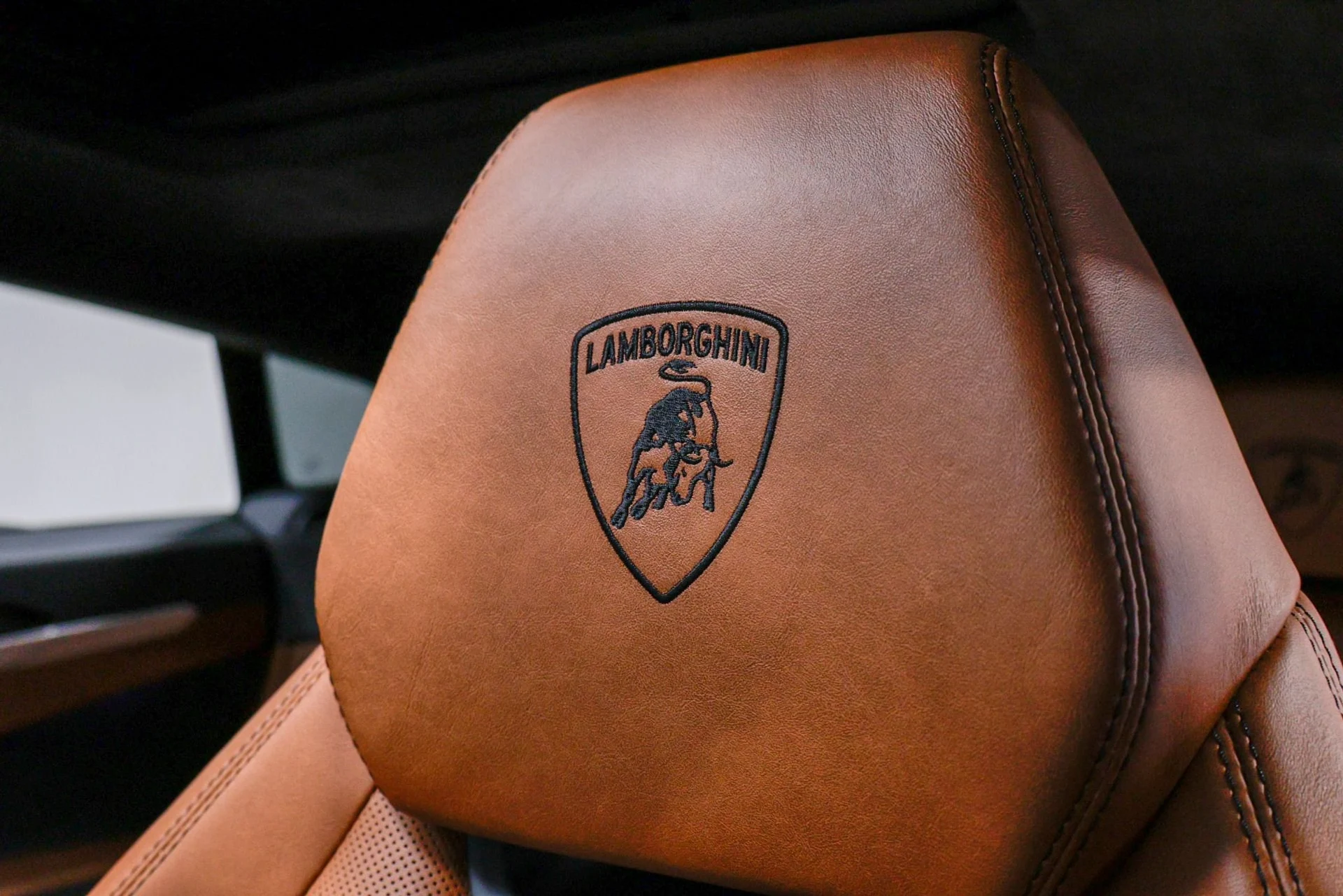 mph030_3918132757_Used_2019_Lamborghini_Urus_1760386129_b0b652eeee