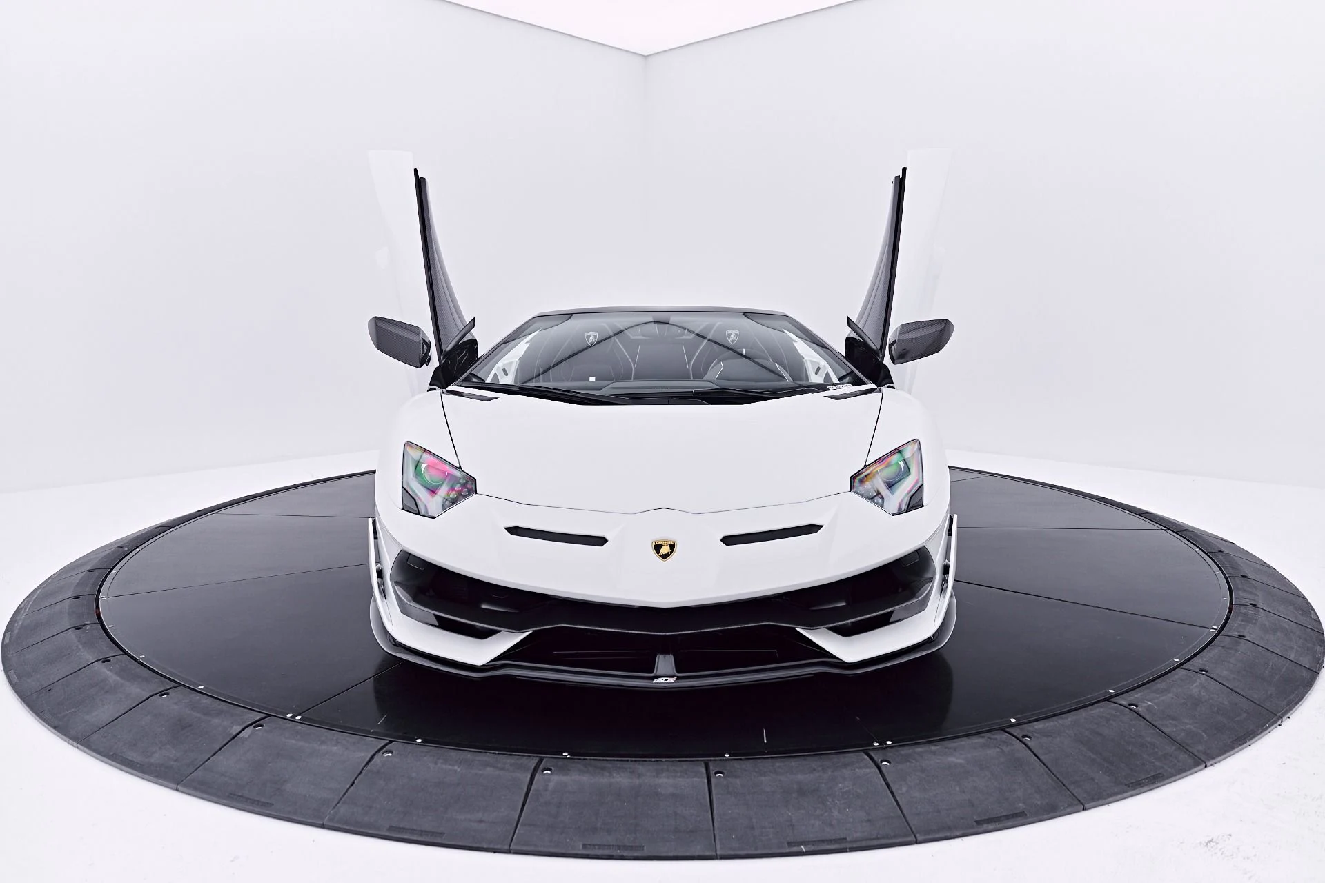mph030_3921847300_Used_2021_Lamborghini_Aventador_SVJ_Base_1784080192_13bb1737b1