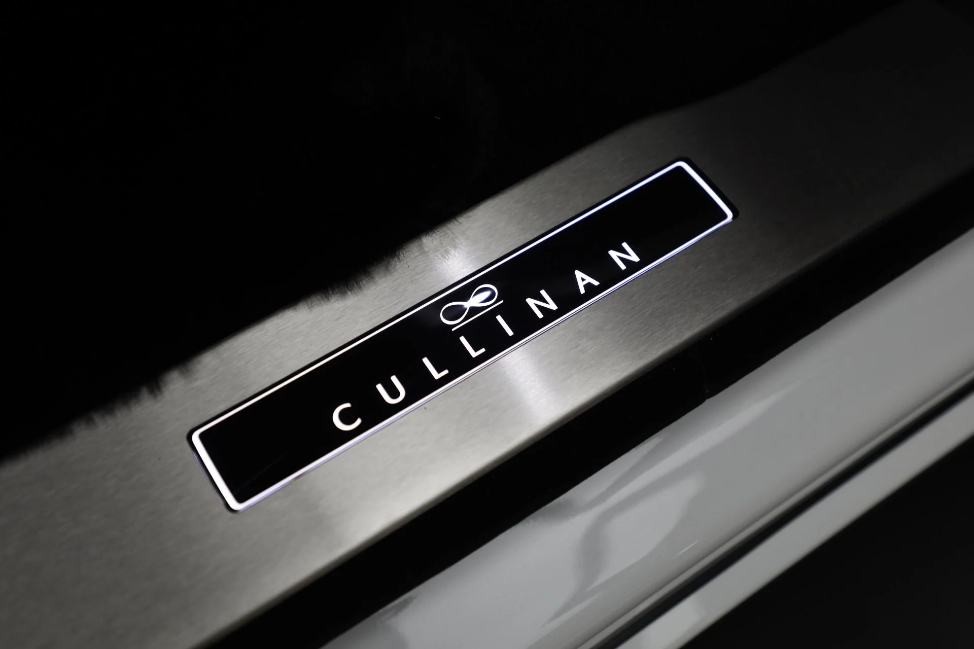 mph030_3942668078_Used_2025_Rolls_Royce_Black_Badge_Cullinan_530af805f4