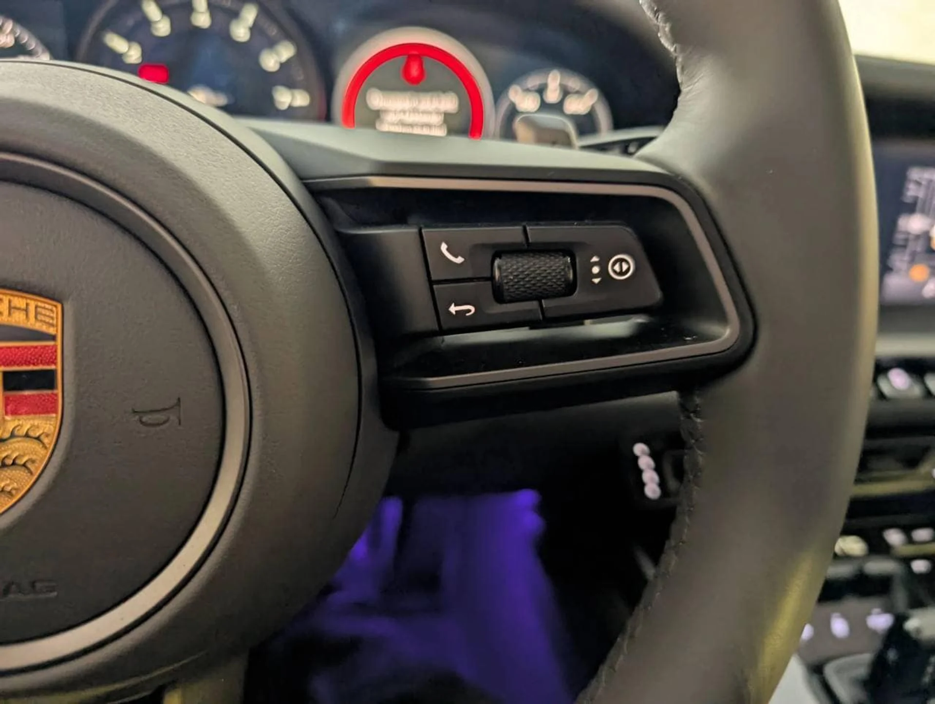 mph030_3943616408_e0aaf843f5832d21336afb8b59c05878x_53e9719429