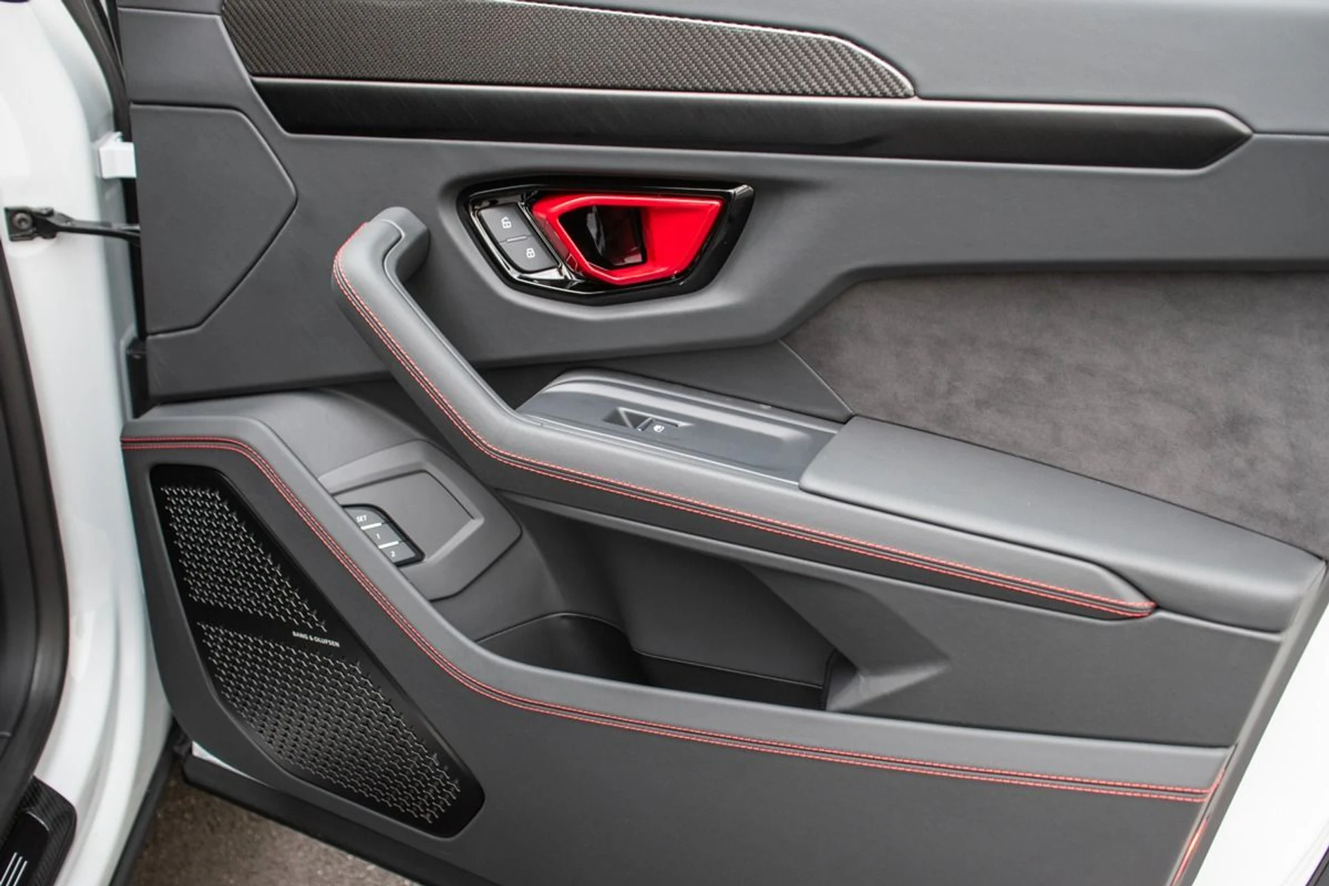 mph030_3951138766_Used_2024_Lamborghini_Urus_S_1736004526_eacf7697a9