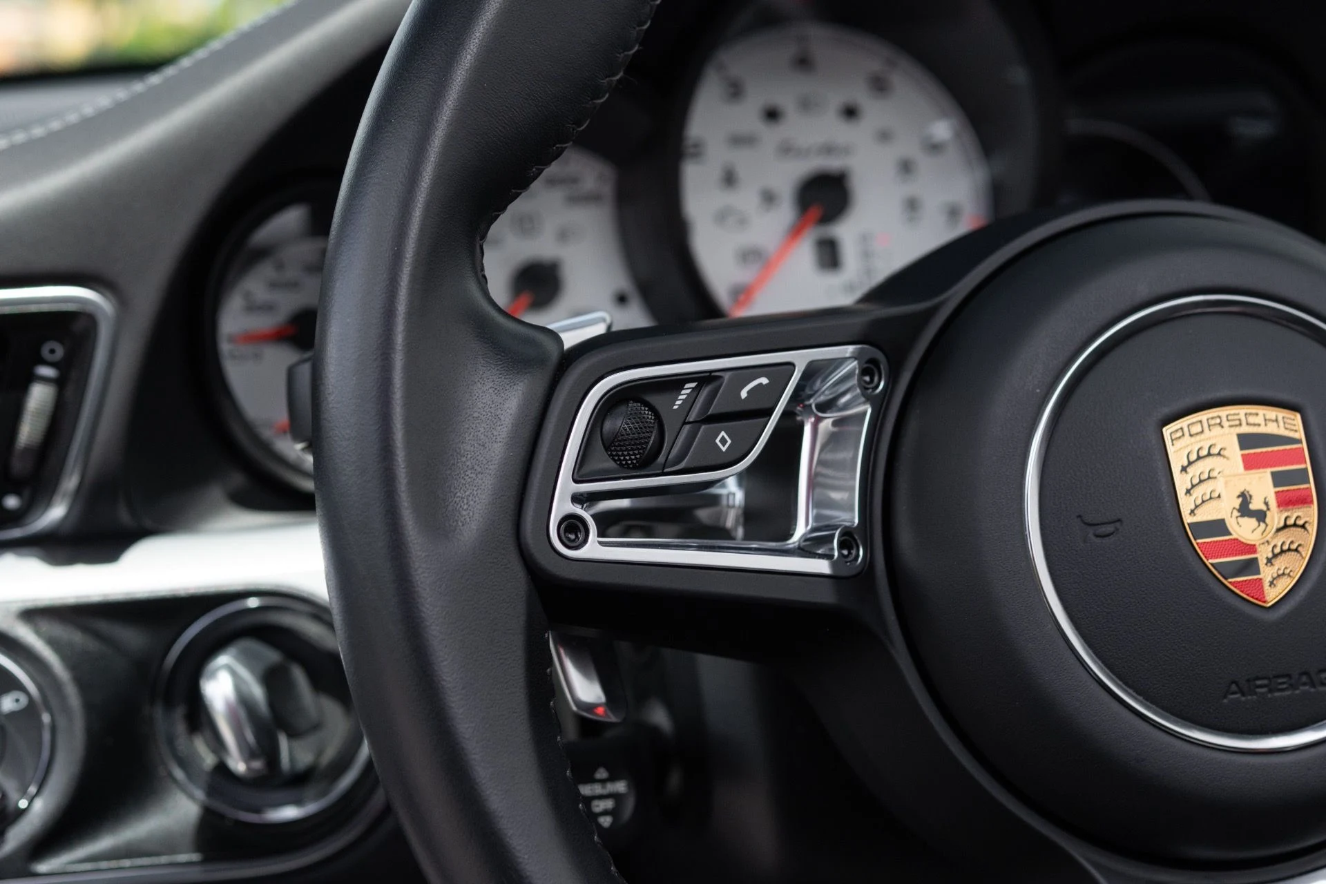 mph030_3955394309_Used_2019_Porsche_911_Turbo_1775252644_4168e1e9fc