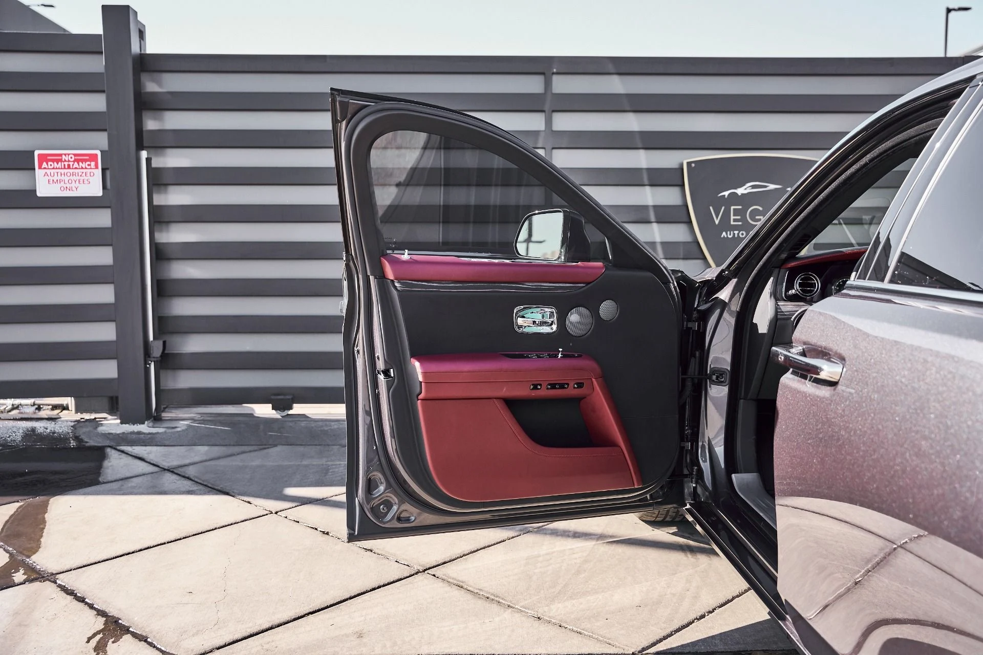 mph030_3965365385_Used_2023_Rolls_Royce_Ghost_1770699538_b4904b5f6e