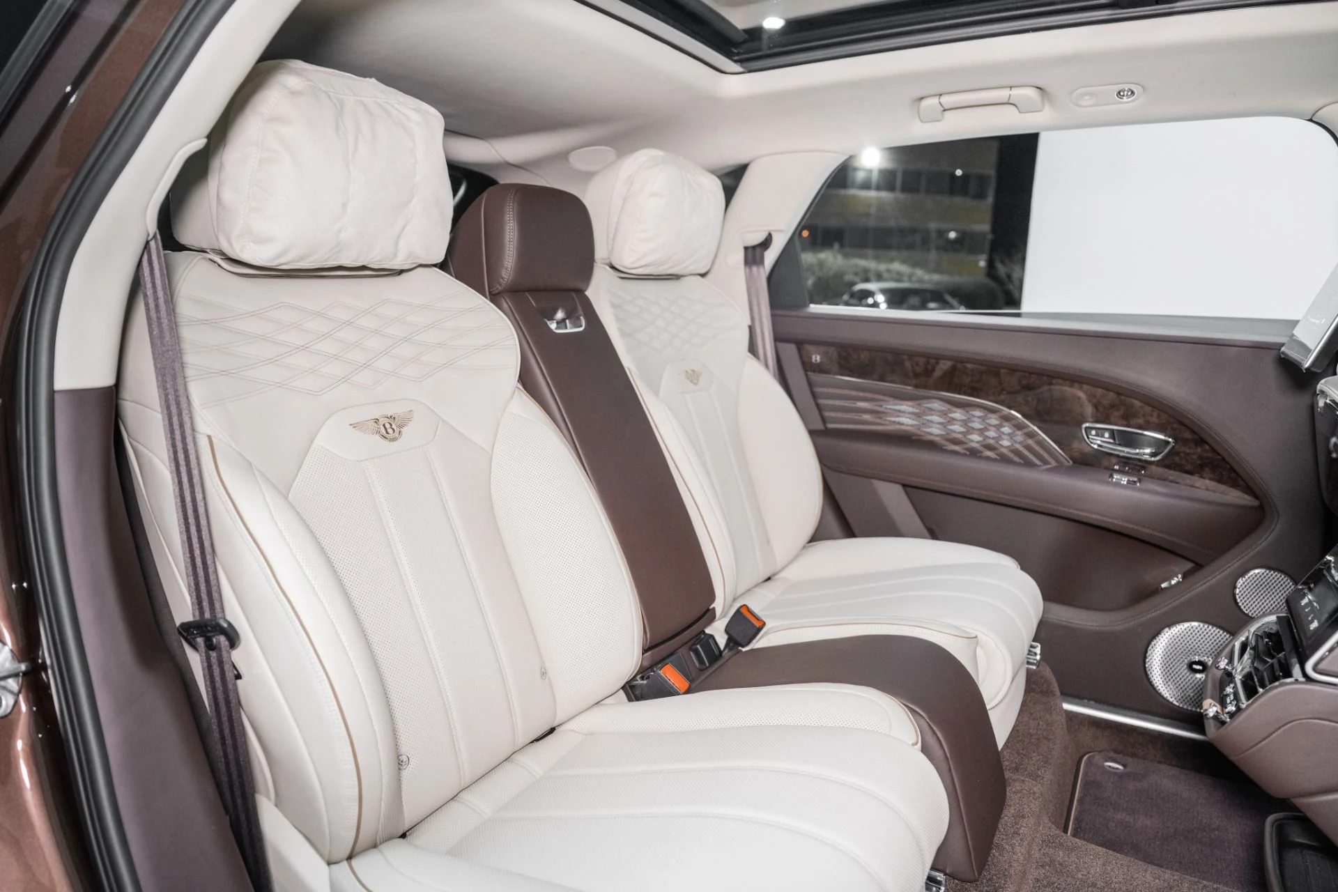 mph030_3967923172_Used_2025_Bentley_Bentayga_EWB_Mulliner_1762964457_fc909455b3