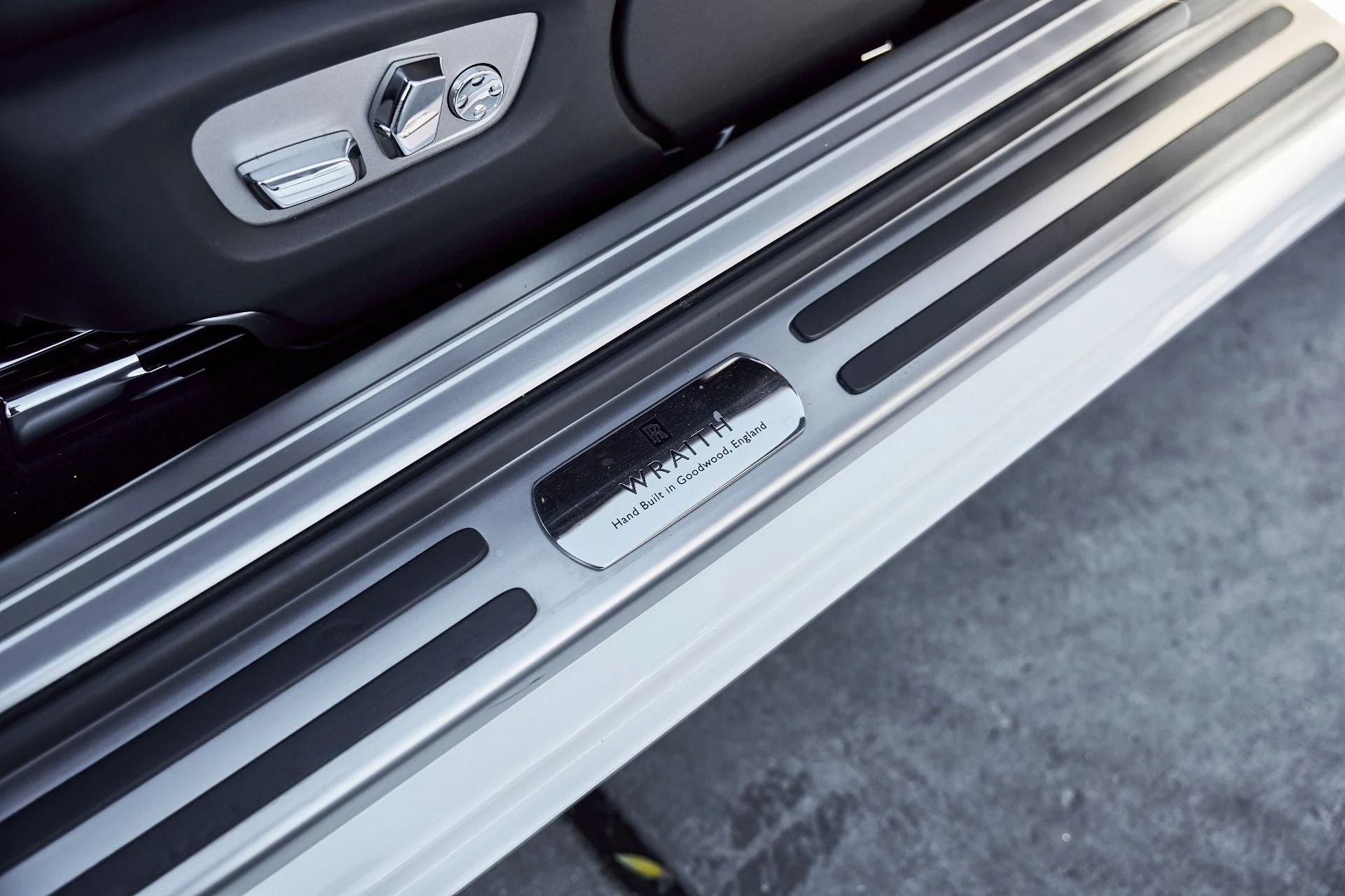 mph030_3970928514_Used_2015_Rolls_Royce_Wraith_Base_1767063529_87e3b89fe3