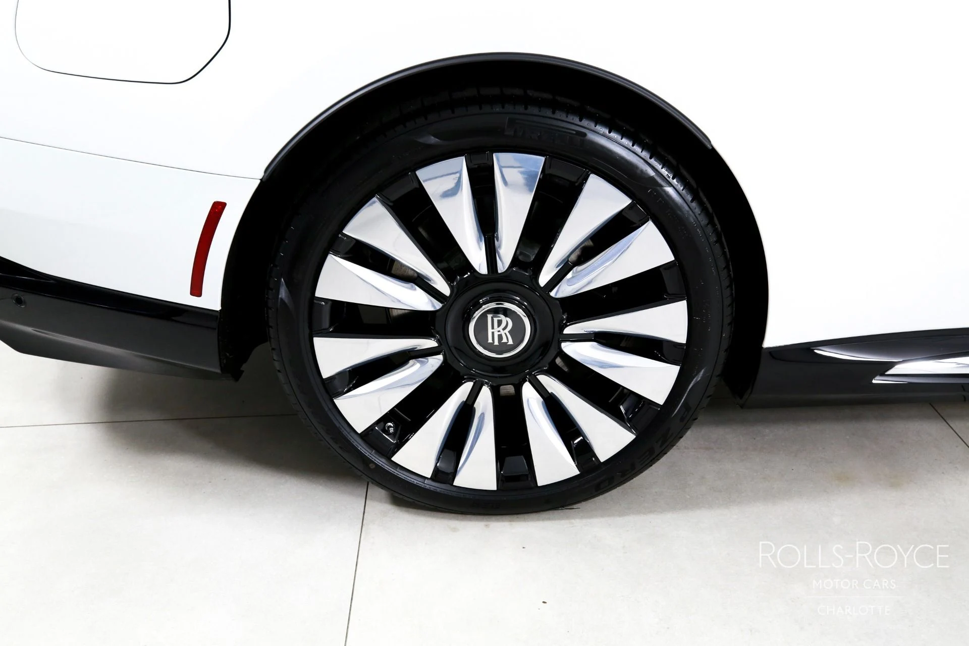 mph030_3973917047_Used_2025_Rolls_Royce_Spectre_1781797119_0e35efbc8d