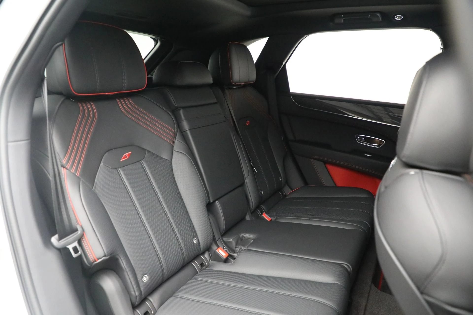 mph030_3977412130_New_2025_Bentley_Bentayga_S_Black_Edition_9fdcb4fc5b