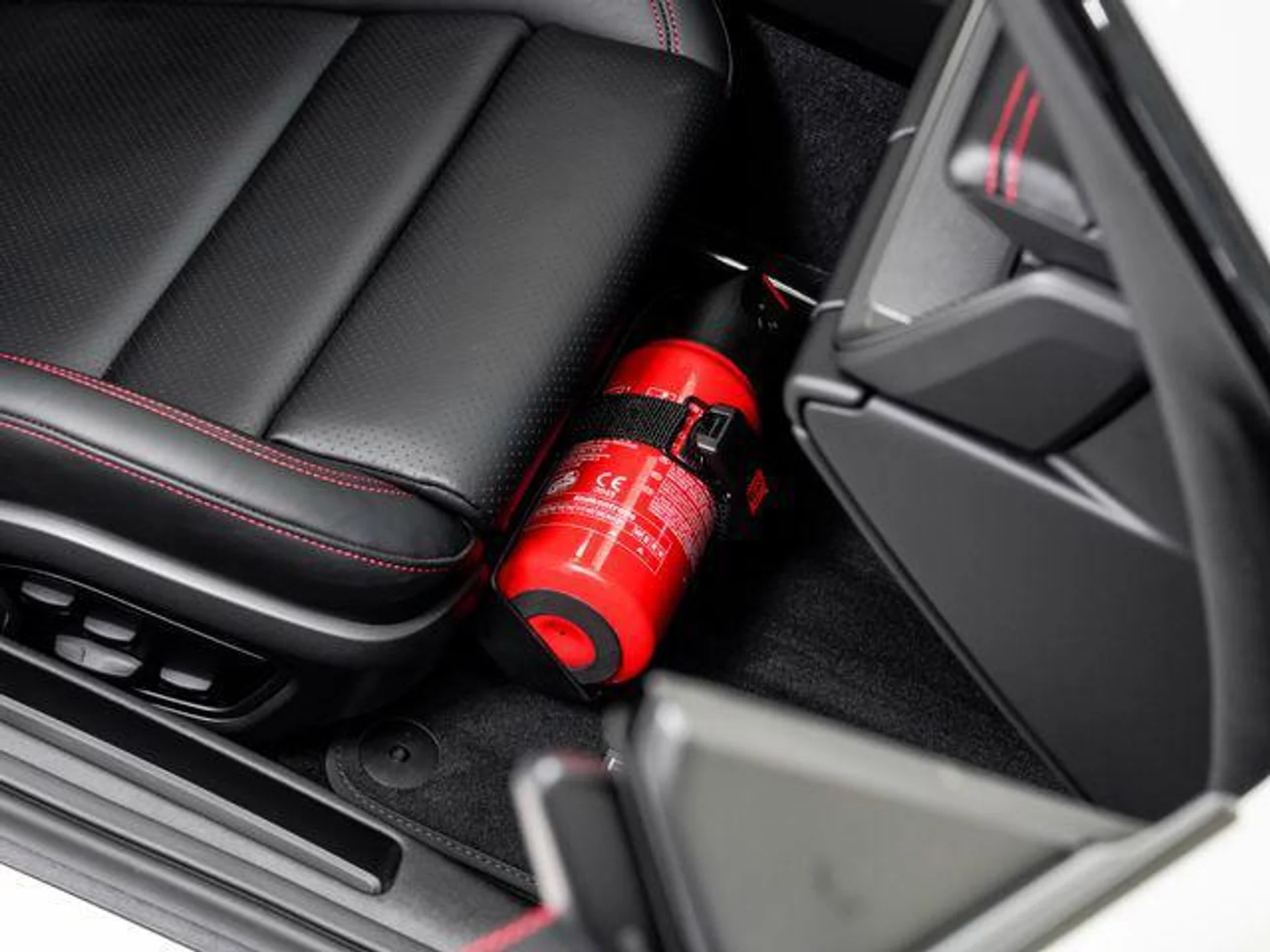 mph030_399604686_v_VUCCS_Lc2tf77_U_Bk2q8s_R1huw_UA_bb1a73e512