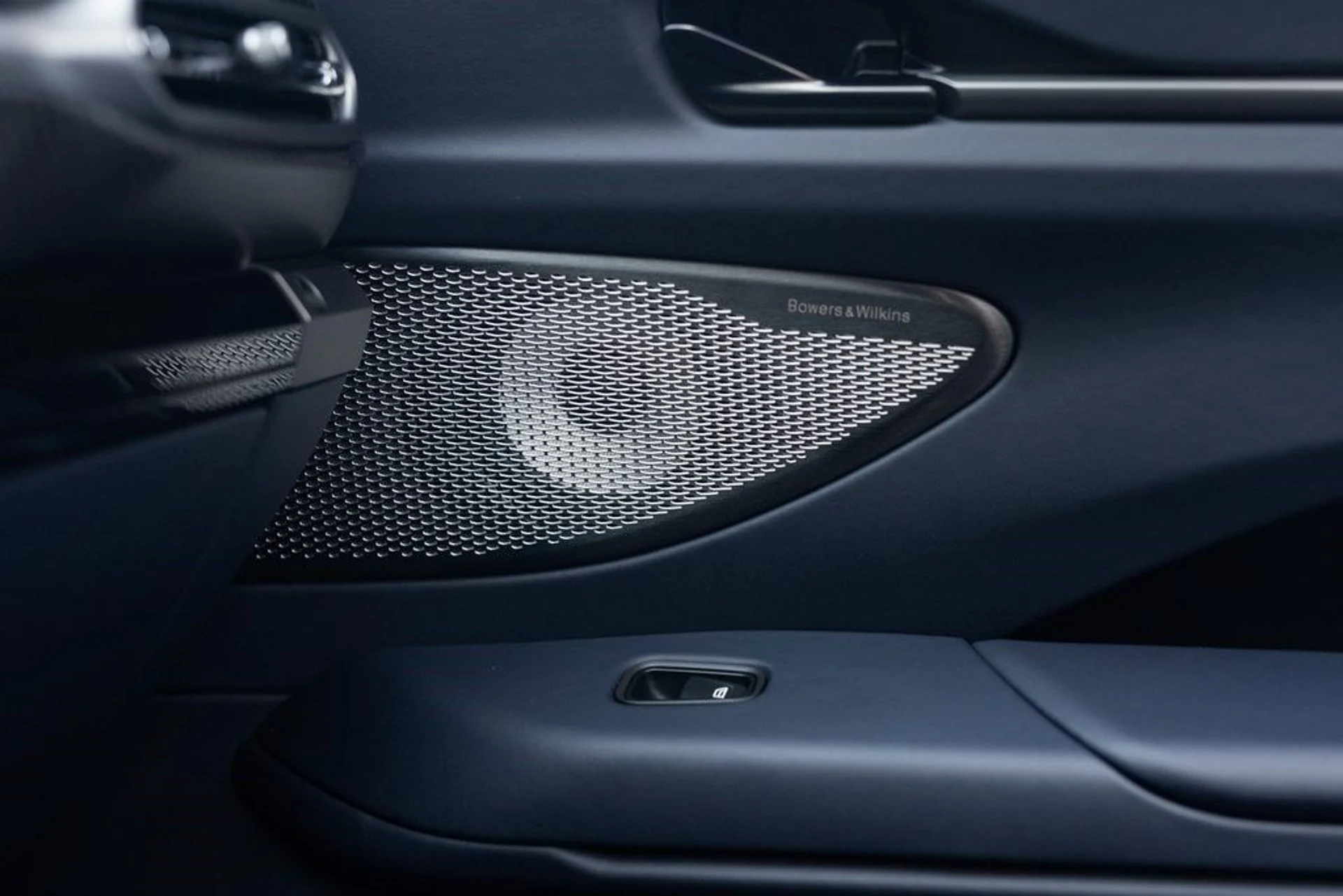 mph030_4002211674_a14be455275c378efeb53de06070e943x_c3d05c523a