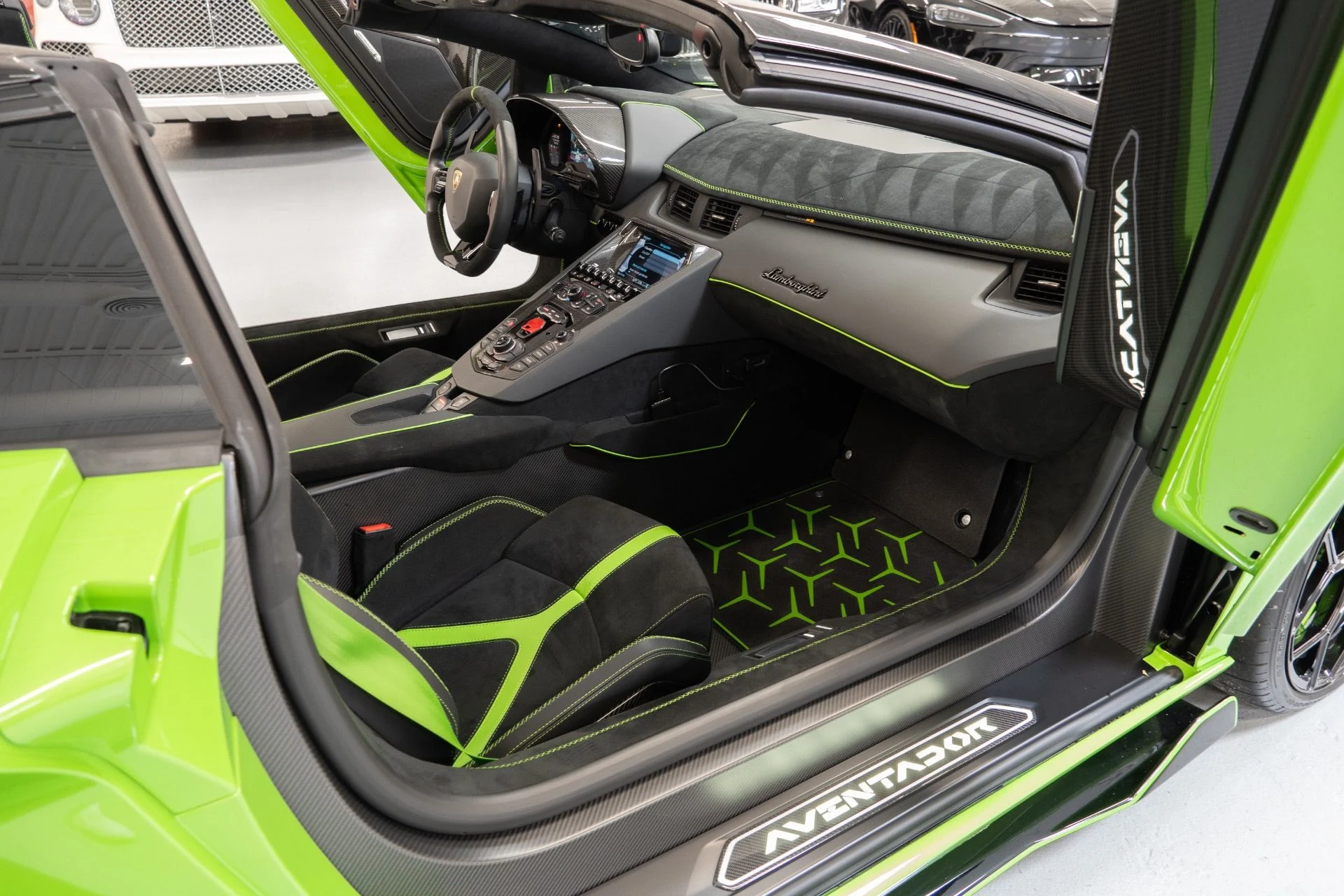 mph030_4003700953_Used_2021_Lamborghini_Aventador_LP_770_4_SVJ_1763584595_b1f28b3103