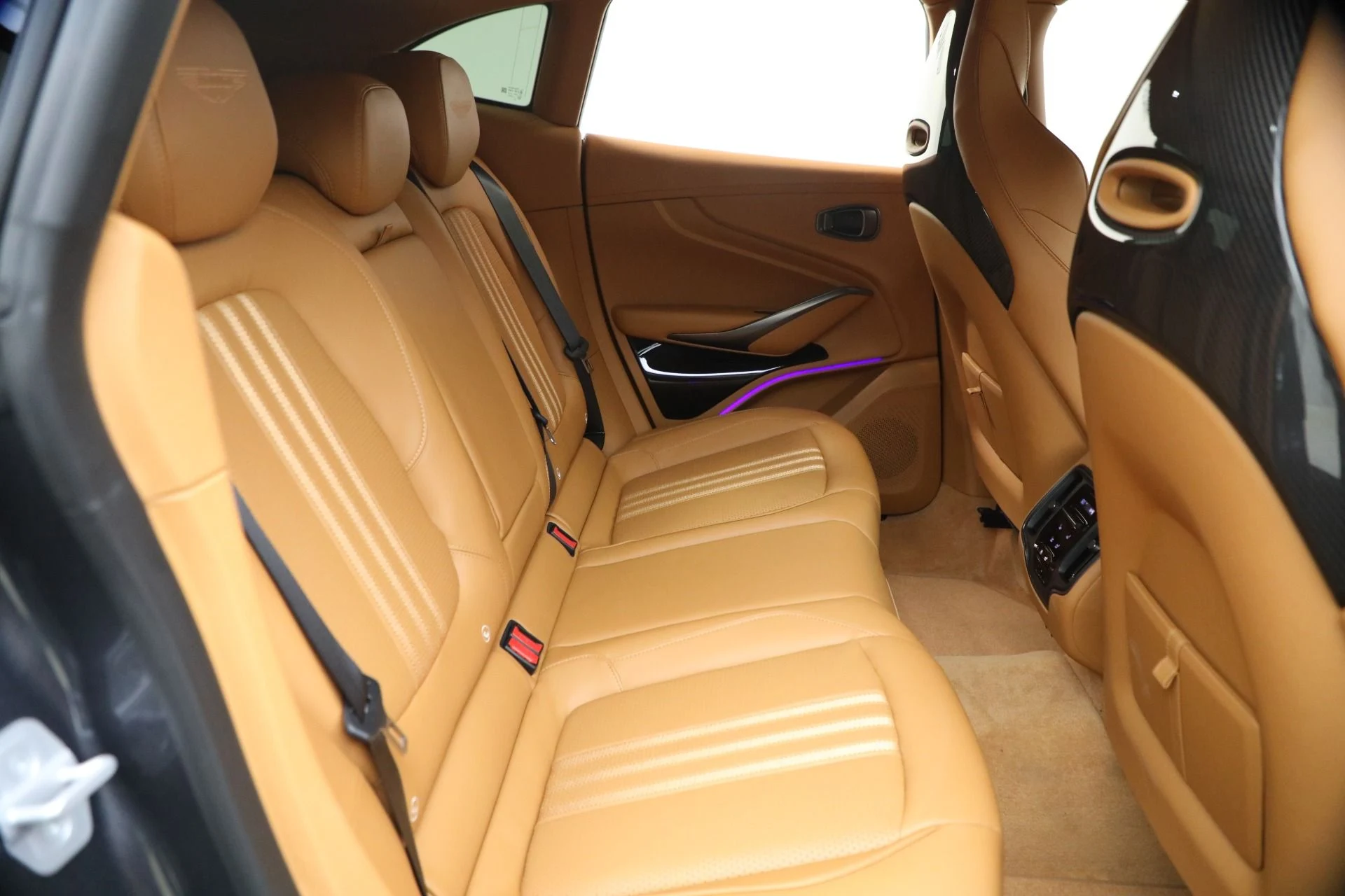 mph030_4015429119_New_2026_Aston_Martin_DBX_707_1770419667_e158c1c4c8