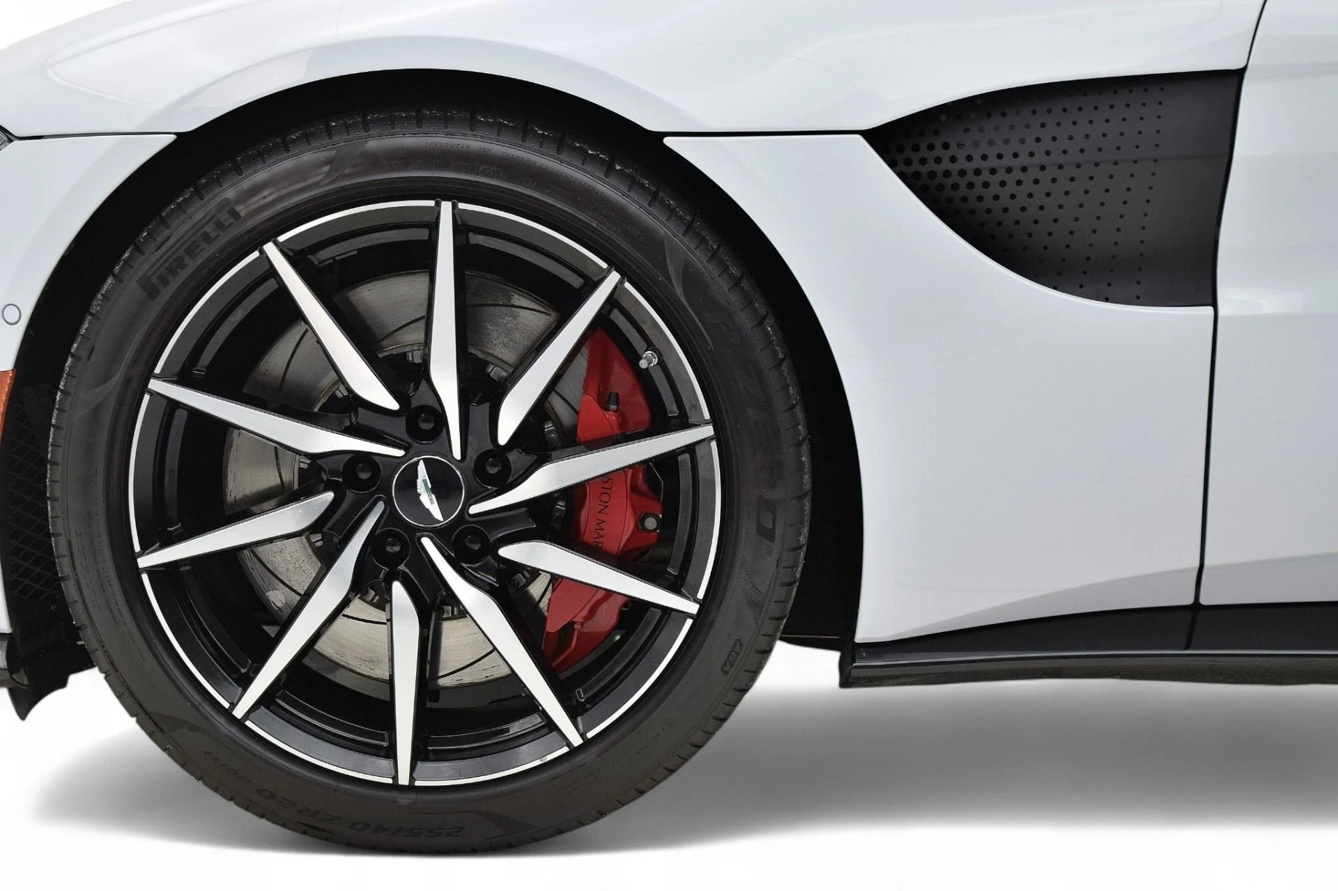 mph030_4018303929_Used_2019_Aston_Martin_Vantage_Coupe_e3b56f1925