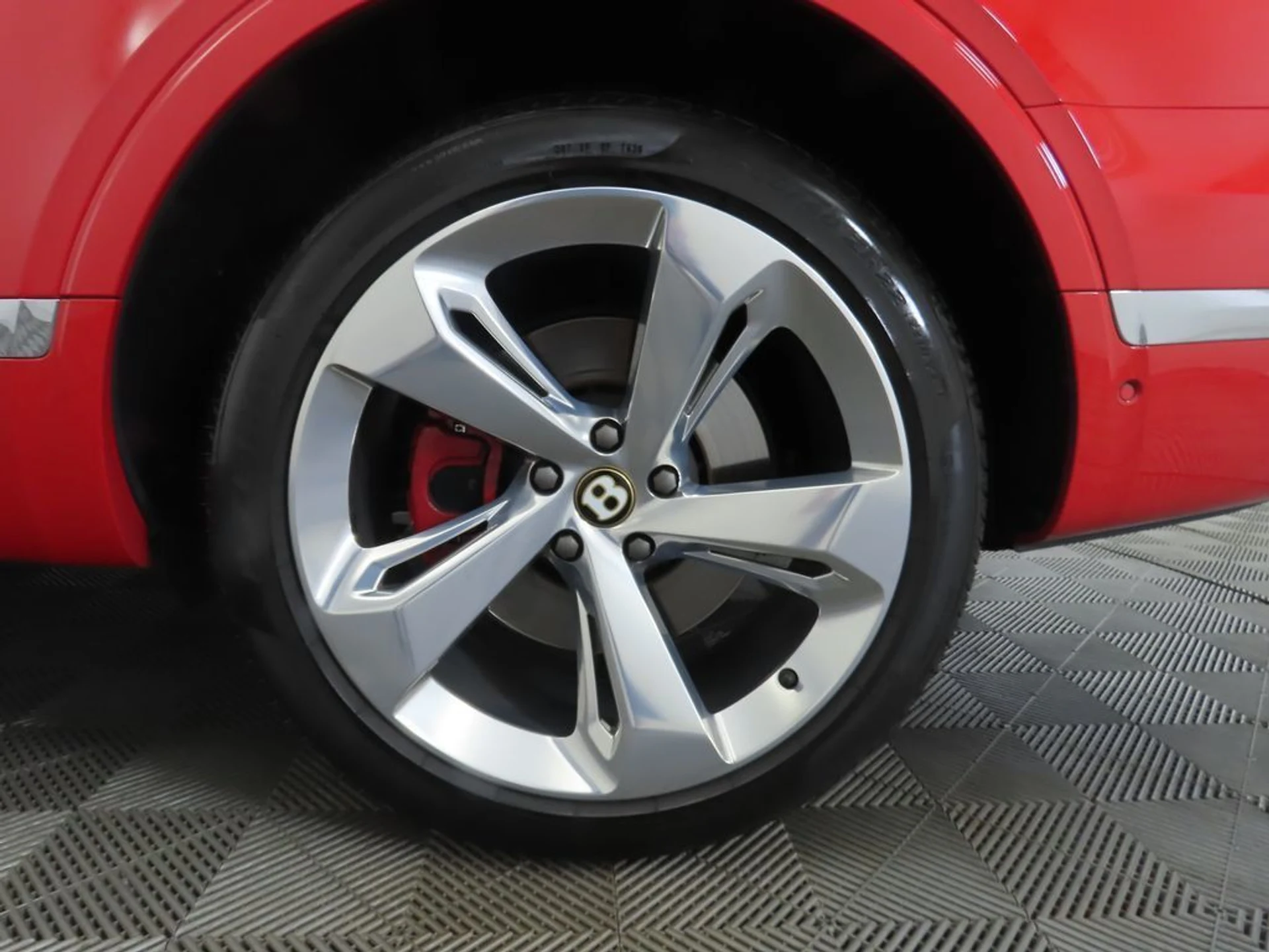 mph030_4021318969_used_2019_bentley_bentayga_v8awd_8119_22926771_31_1024_7c22c0529a