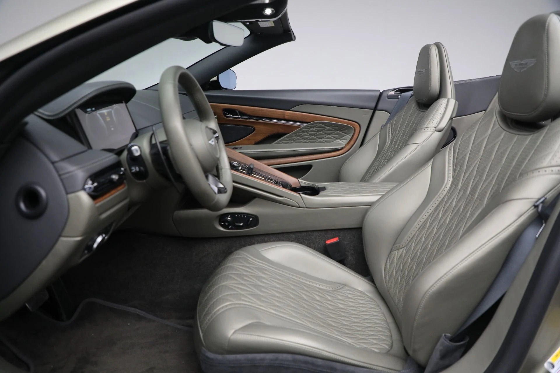 mph030_4025335225_New_2024_Aston_Martin_DB_12_Volante_a4e408acfe