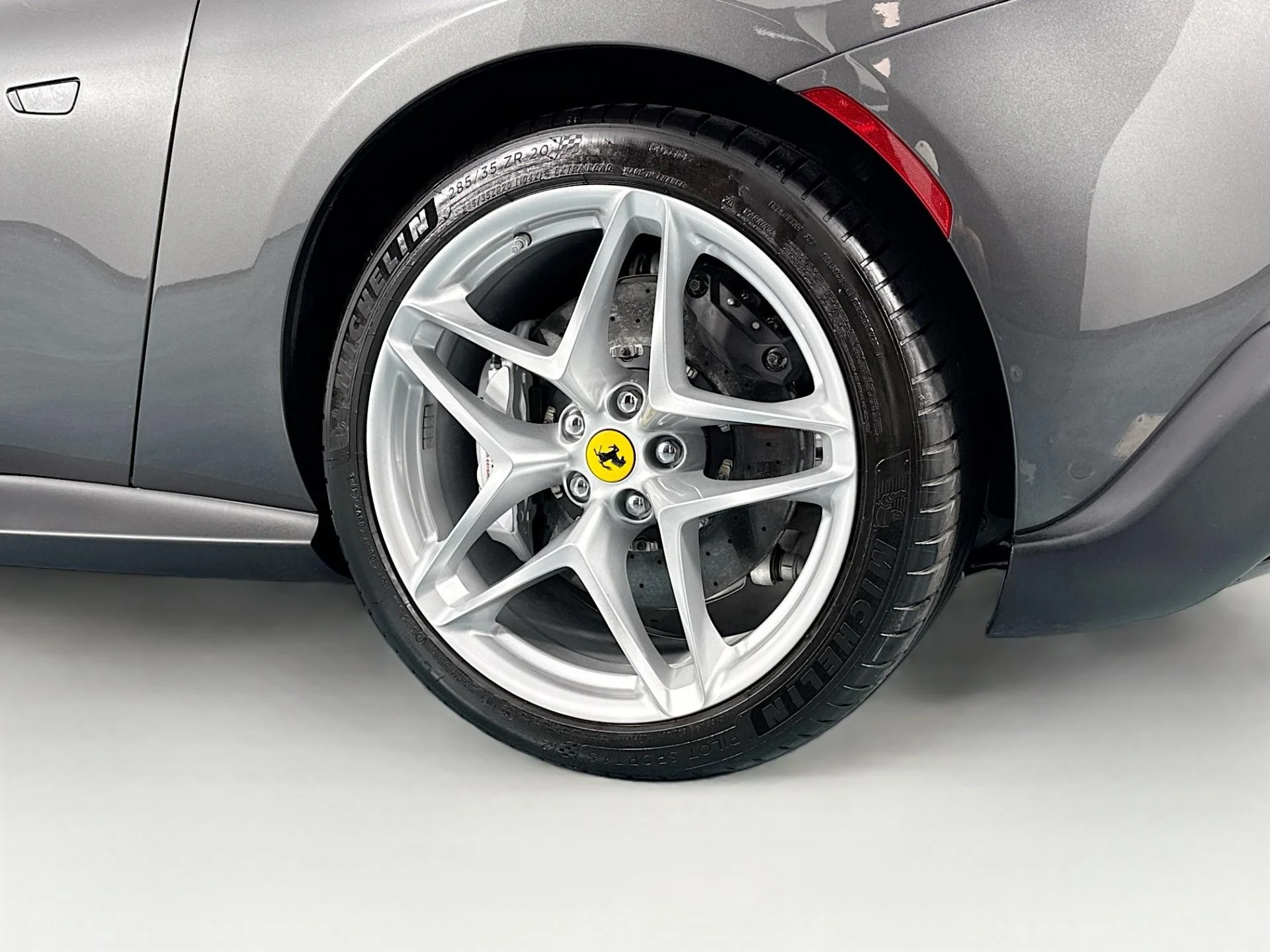 mph030_4044284224_Used_2025_Ferrari_Roma_Spider_1783621661_d1ecb8ff49