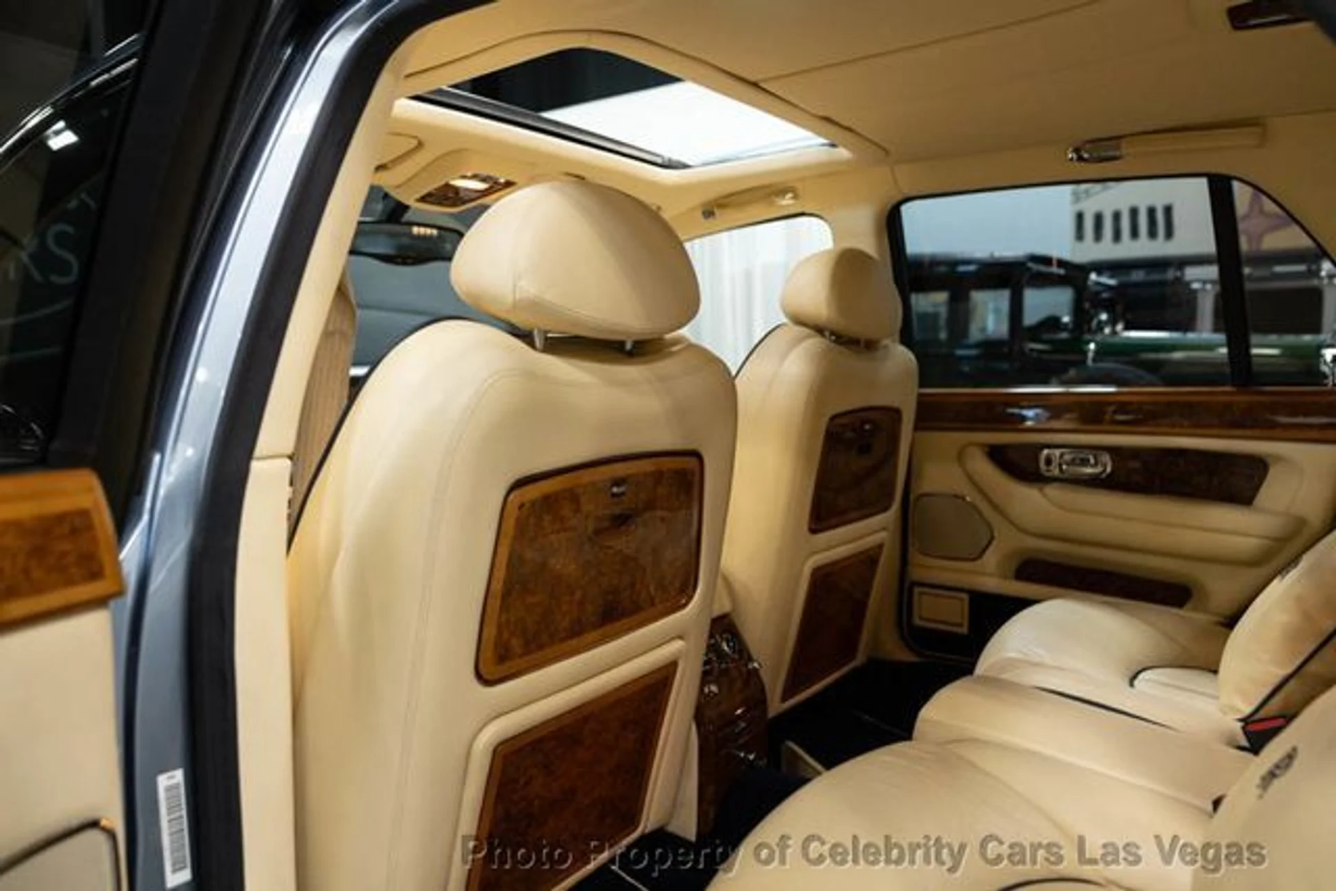 mph030_4047783806_used_2002_rolls_royce_silver_seraph_lastofline1of120forus170totalworldwide_9707_23079302_35_640_8edb8dfd17