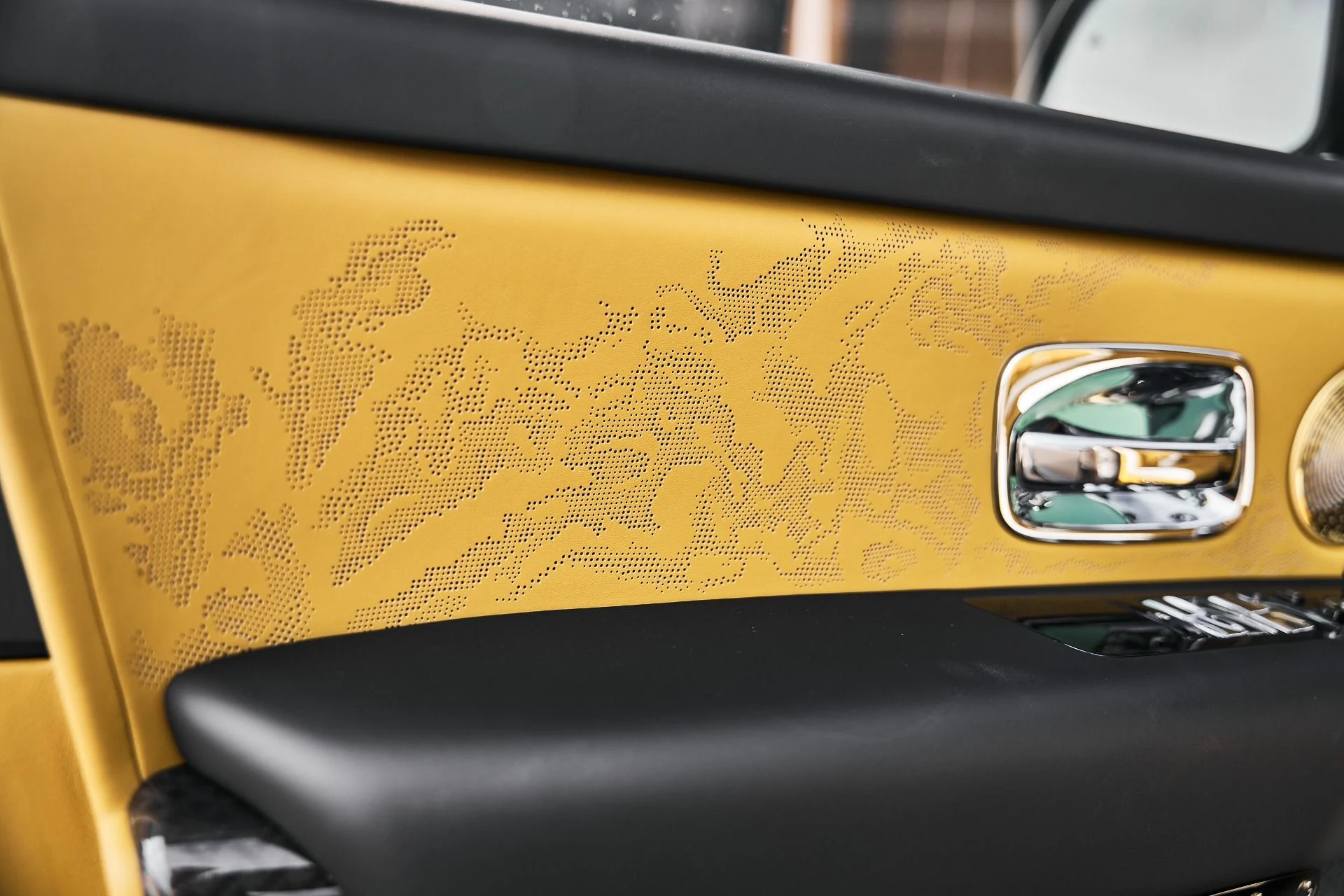 mph030_4051241917_Used_2026_Rolls_Royce_Cullinan_Black_Badge_1776556023_813c6b3464