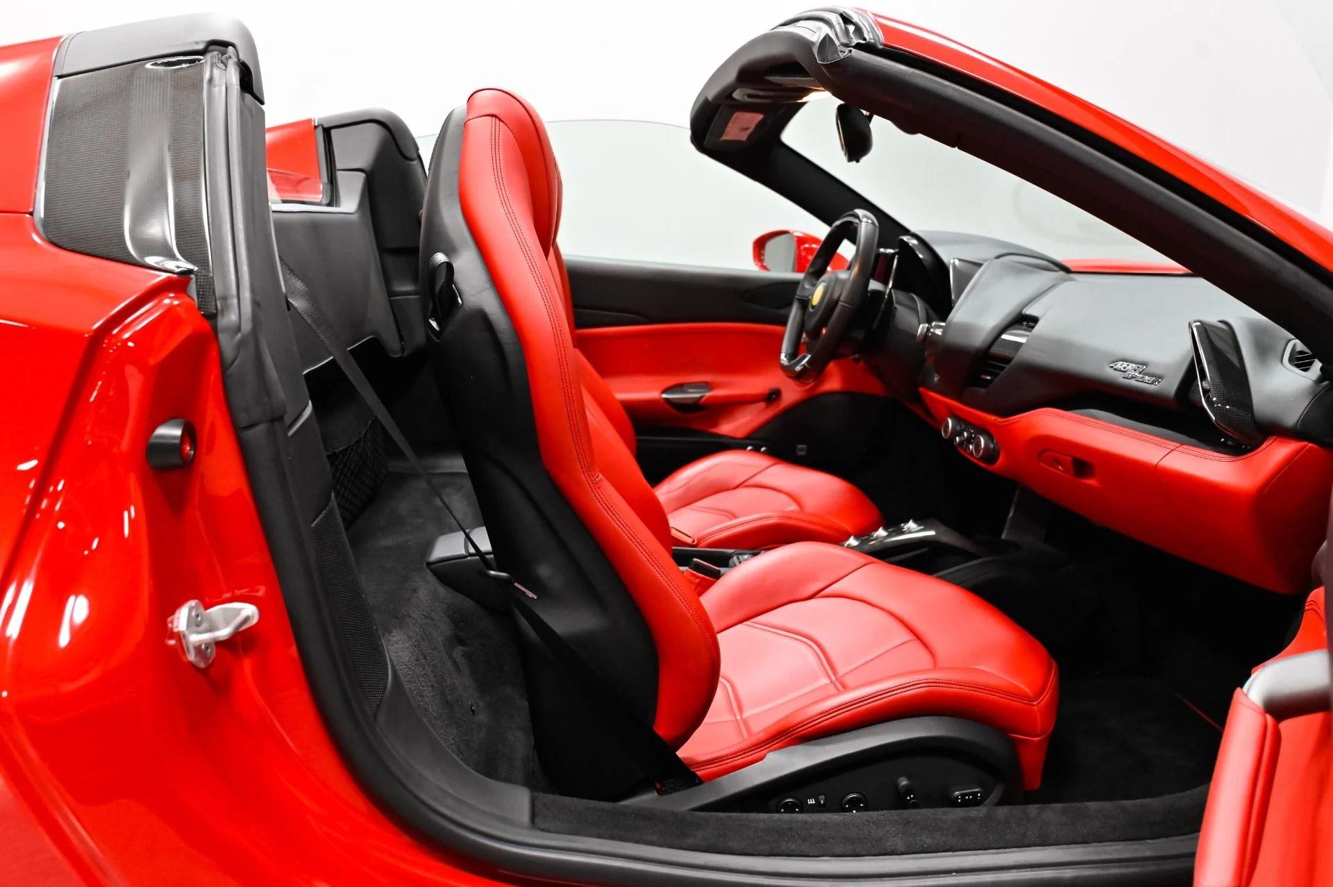 mph030_40542370_Used_2018_Ferrari_488_Spider_1790629138_9eaf227f52