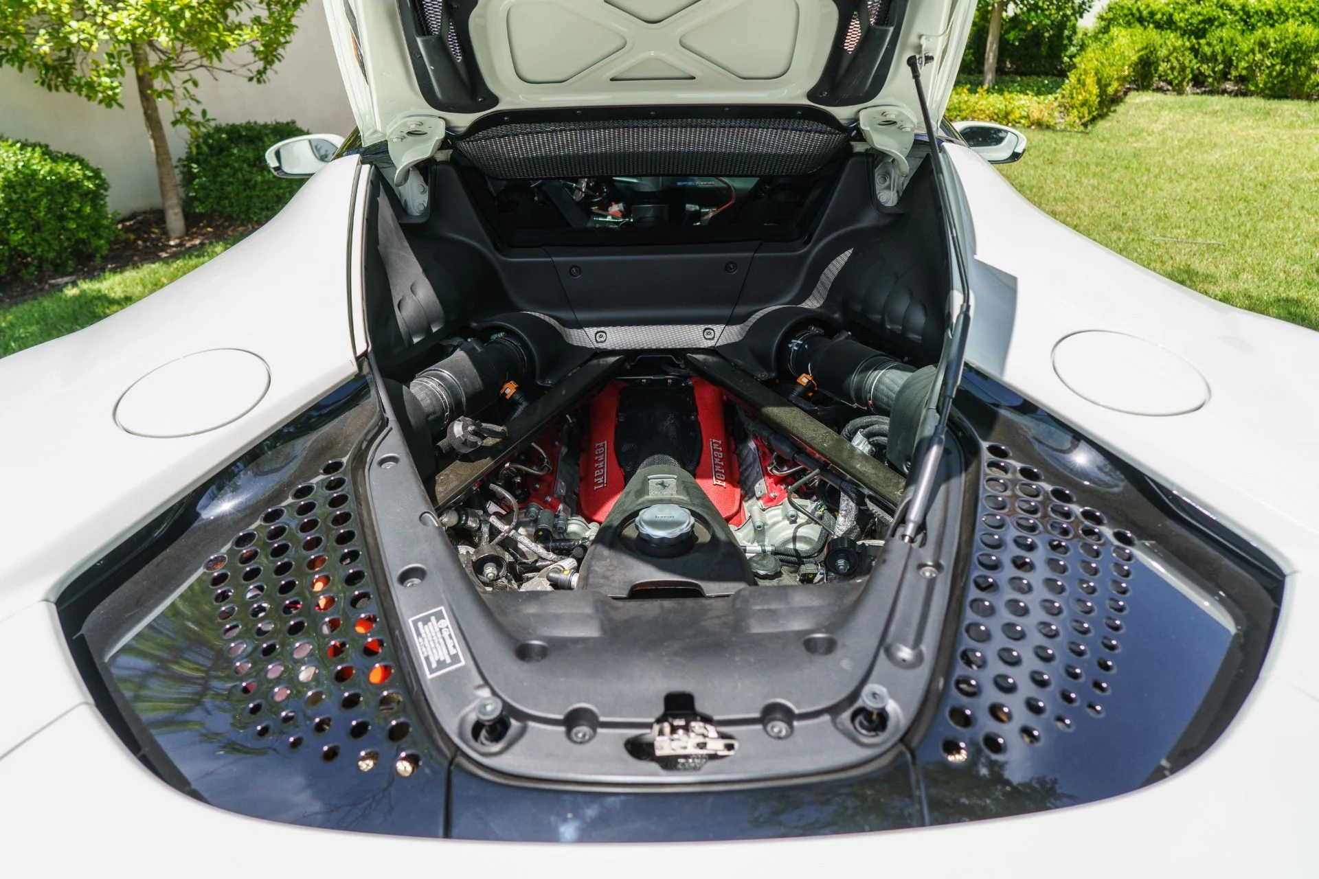 mph030_40556292_Used_2023_Ferrari_SF_90_Stradale_1778270898_208373585d
