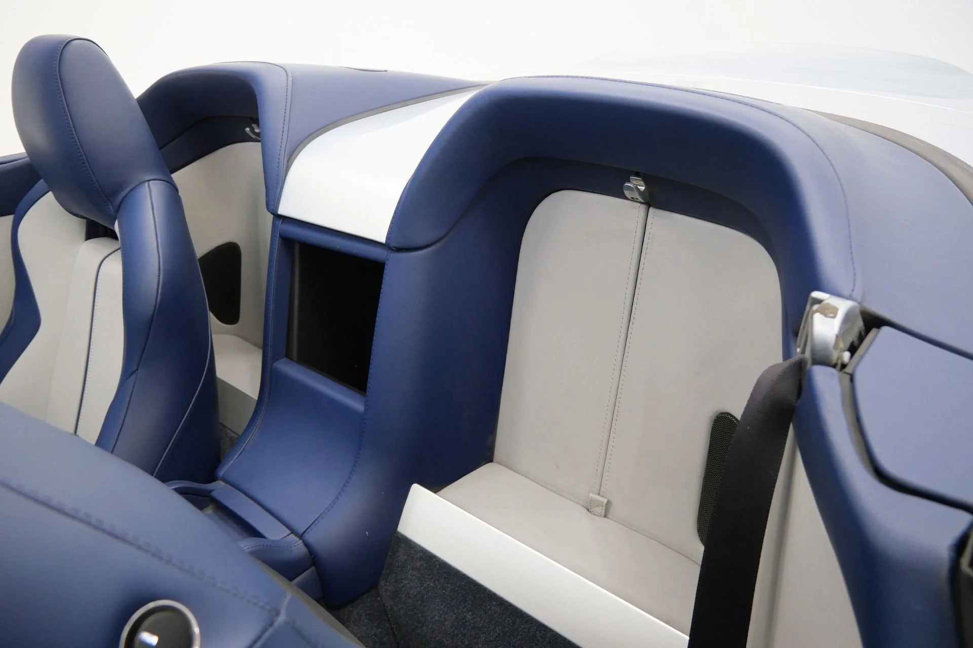 mph030_4059432127_Used_2017_Aston_Martin_Vantage_Roadster_7_Speed_Manual_Limited_1_of_100_for_the_USA_1765816519_5176e585cd