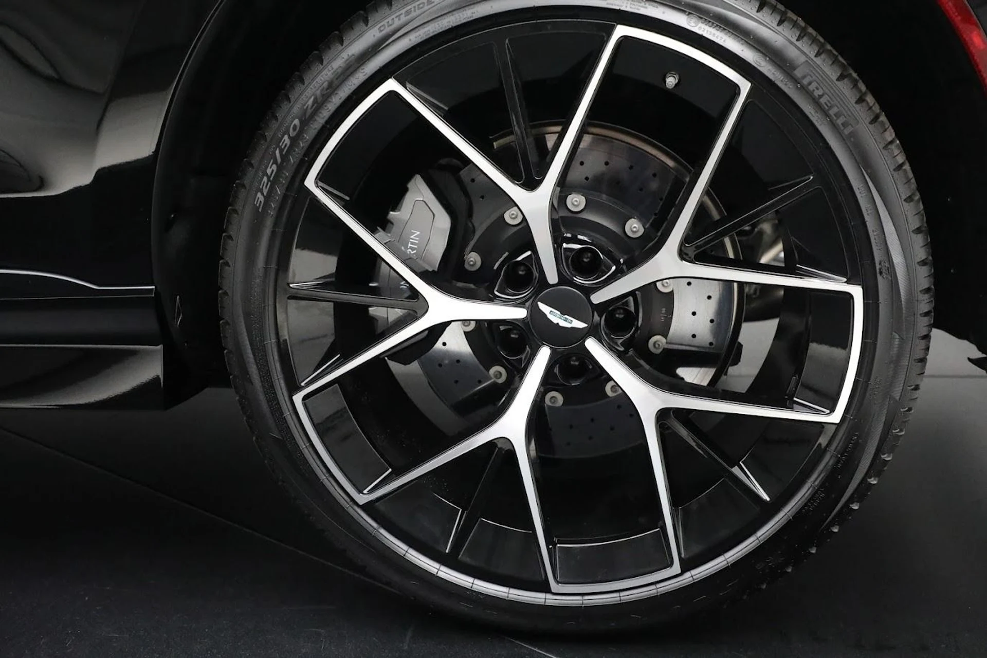mph030_4080378977_New_2025_Aston_Martin_DBX_707_57558e0e13