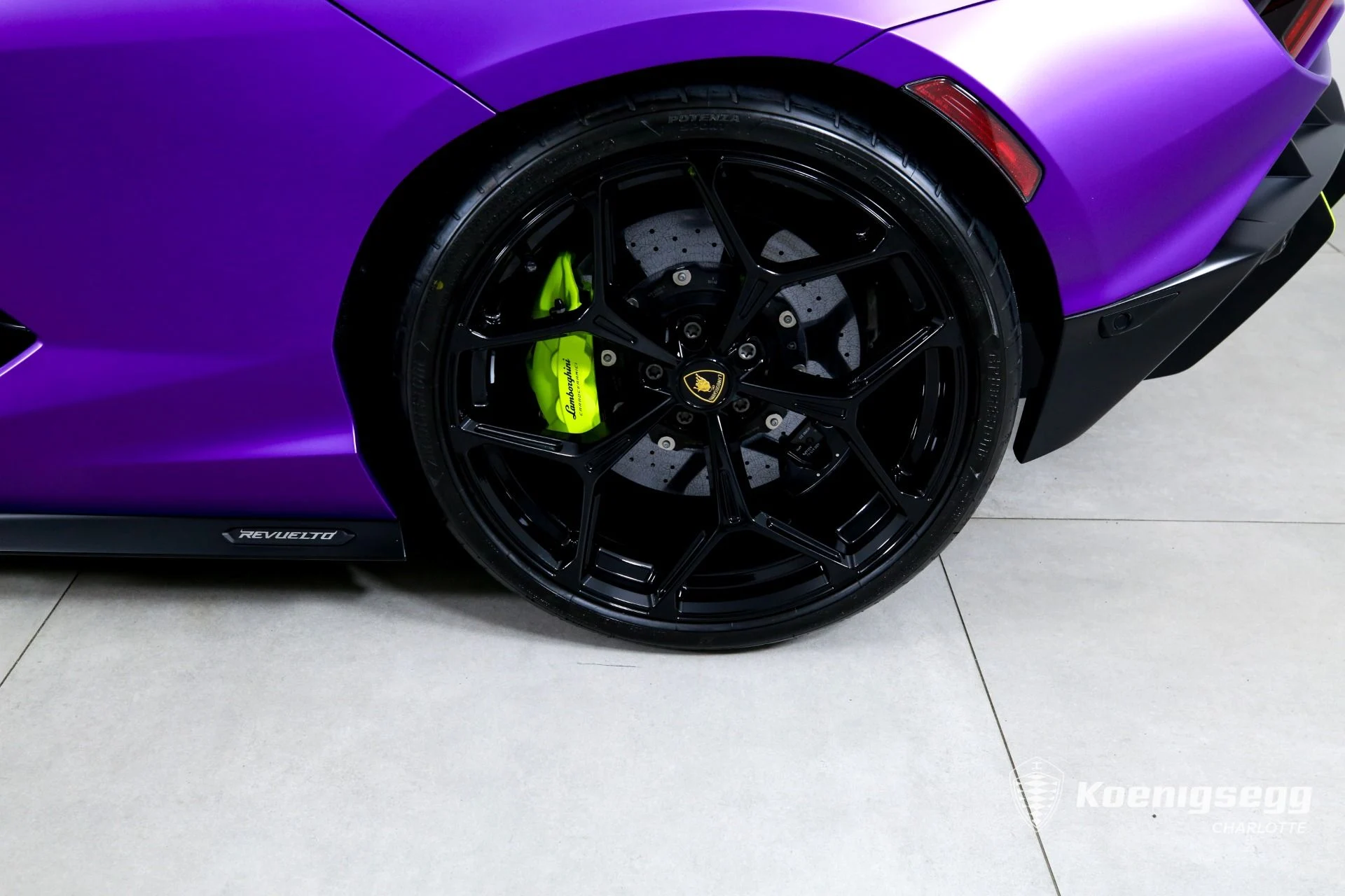 mph030_4116787841_Used_2025_Lamborghini_Revuelto_1783439310_3c0abb244f
