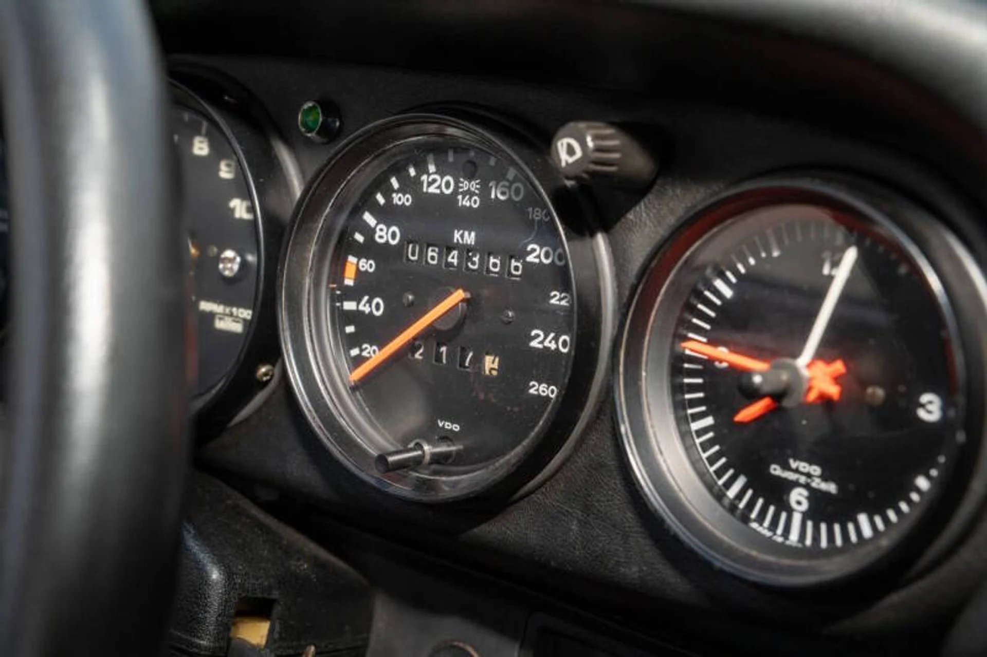mph030_4122679795_1976_porsche_911_carrera_coupe_911_carrera_coupe_4a70a8fbbb