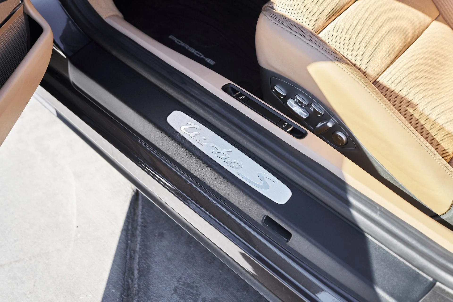 mph030_412645988_Used_2015_Porsche_911_Turbo_S_1759451659_75abde9622
