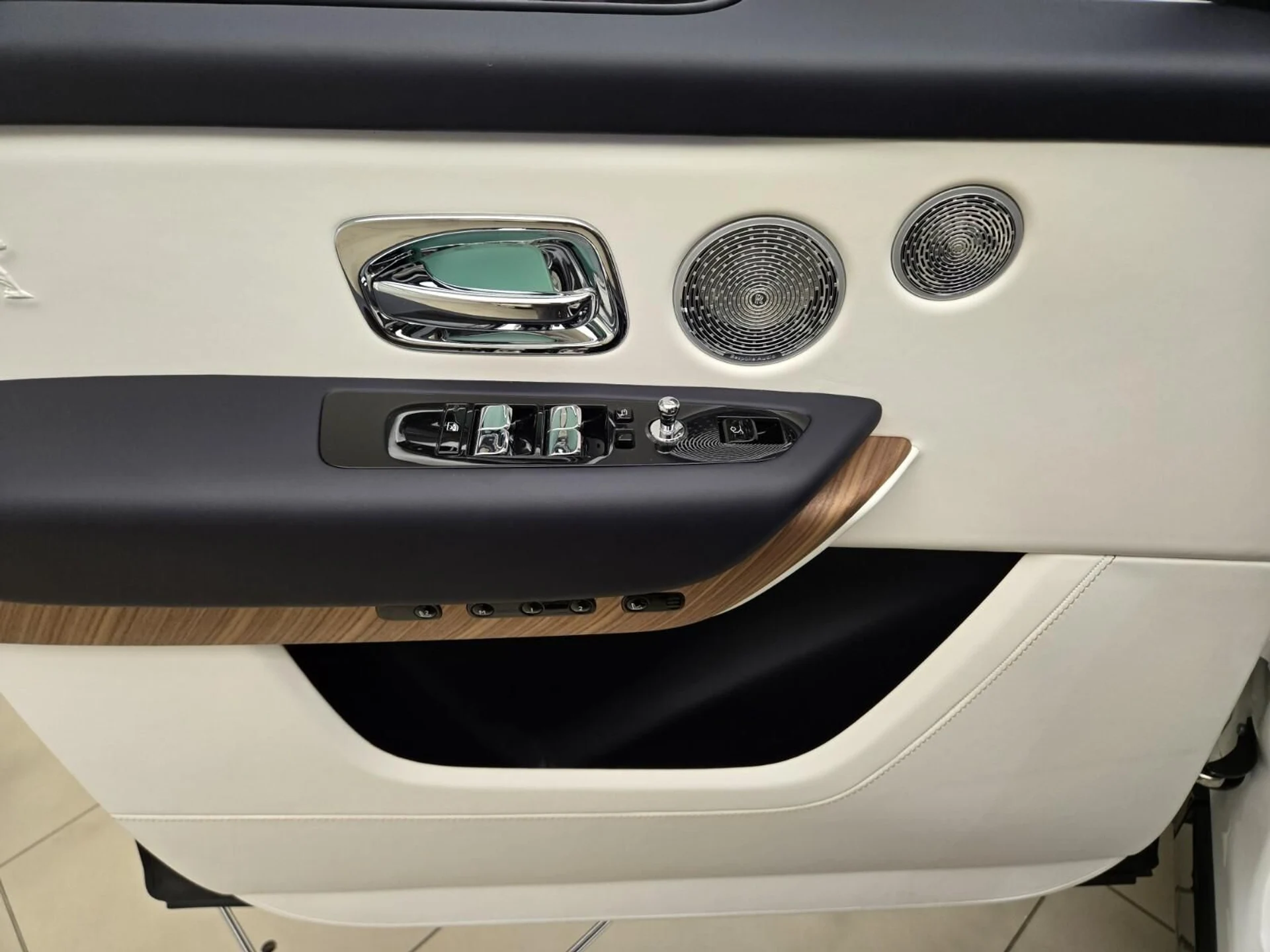 mph030_4131128389_New_2026_Rolls_Royce_Cullinan_1776403048_927dce013e