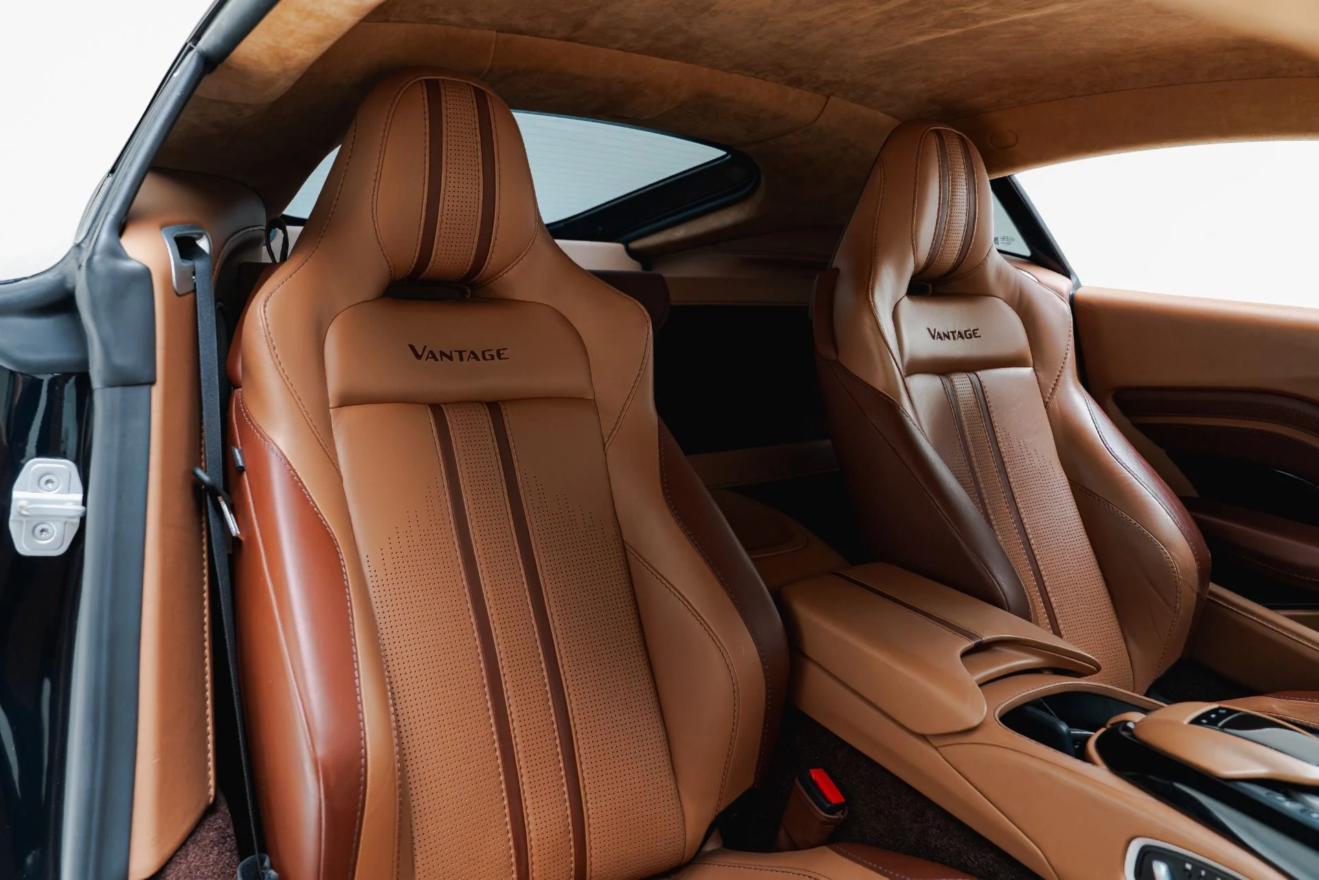 mph030_4144253609_Used_2019_Aston_Martin_Vantage_1793290926_1b395f7f51