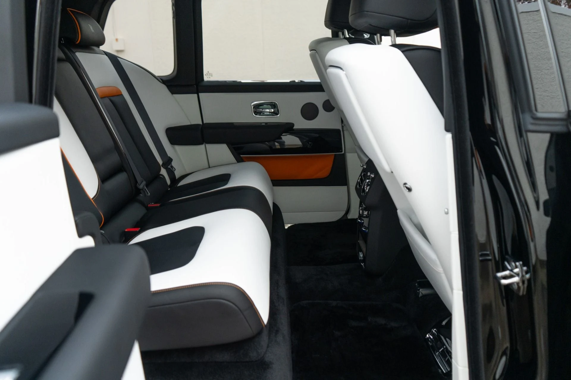 mph030_4153509505_Used_2026_Rolls_Royce_Cullinan_1765925177_e250257160