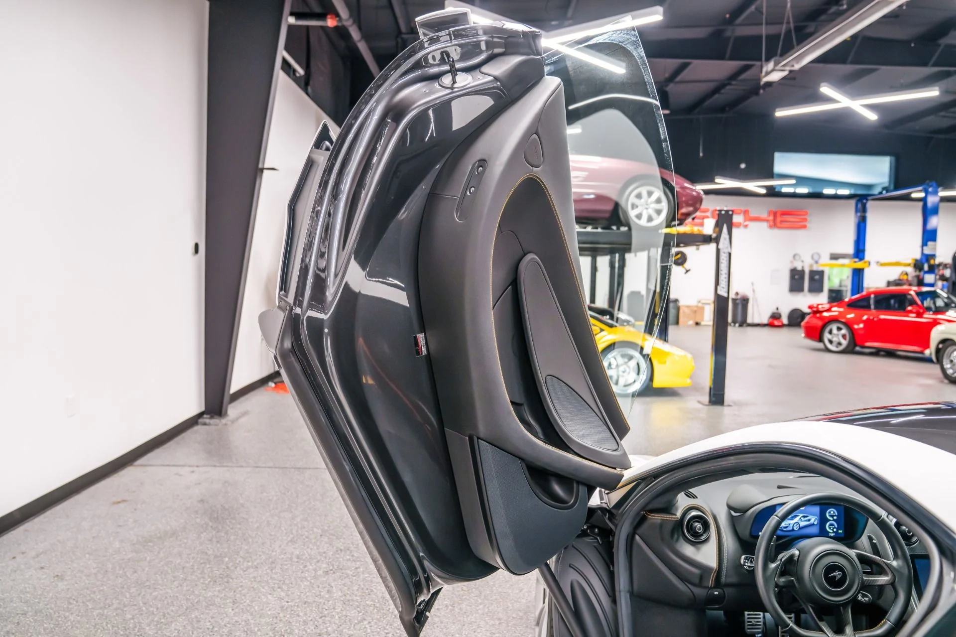 mph030_417124331_Used_2019_Mc_Laren_570_S_1753386300_056d994366