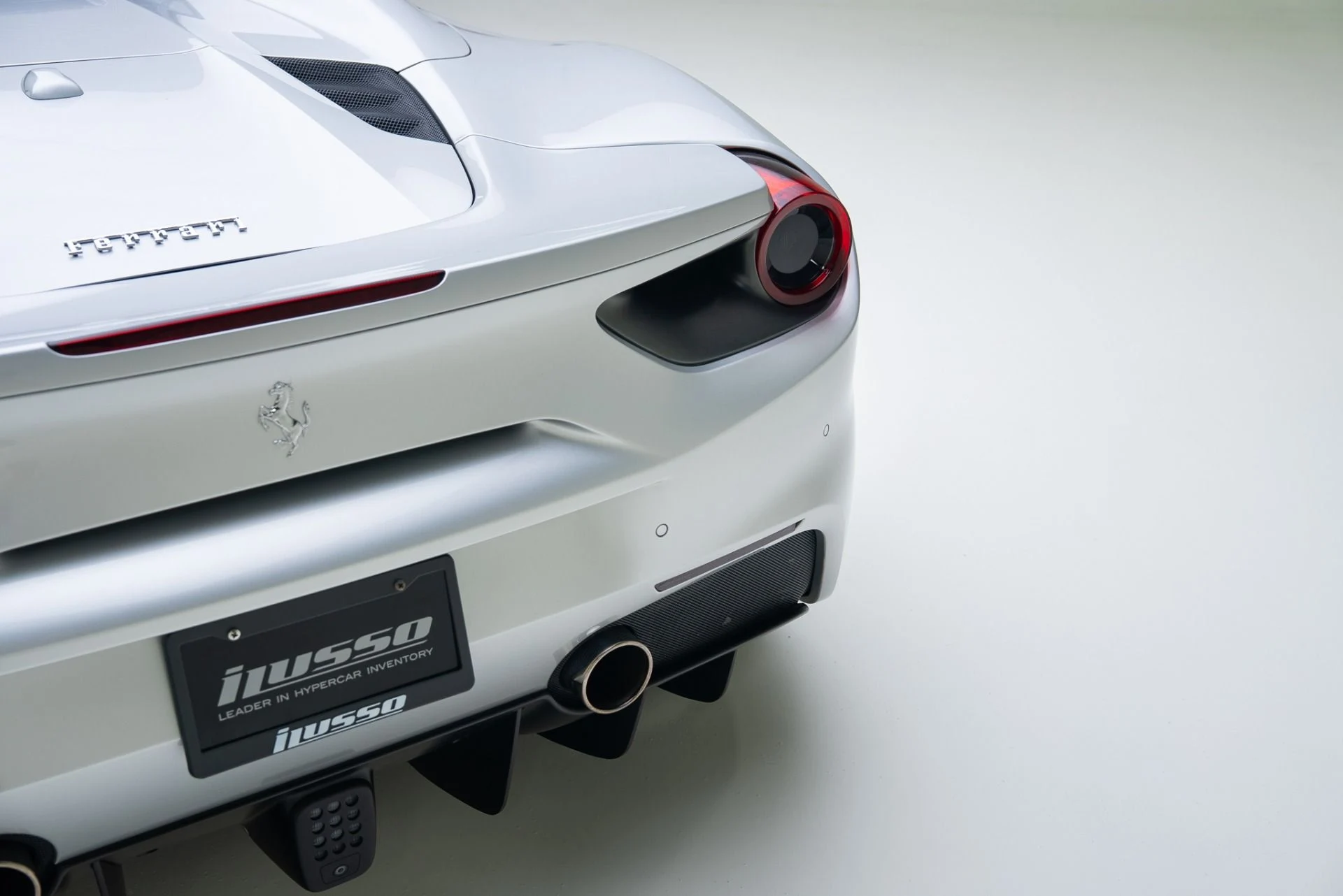 mph030_4173117566_Used_2017_Ferrari_488_Spider_1762375405_8d9394da6f