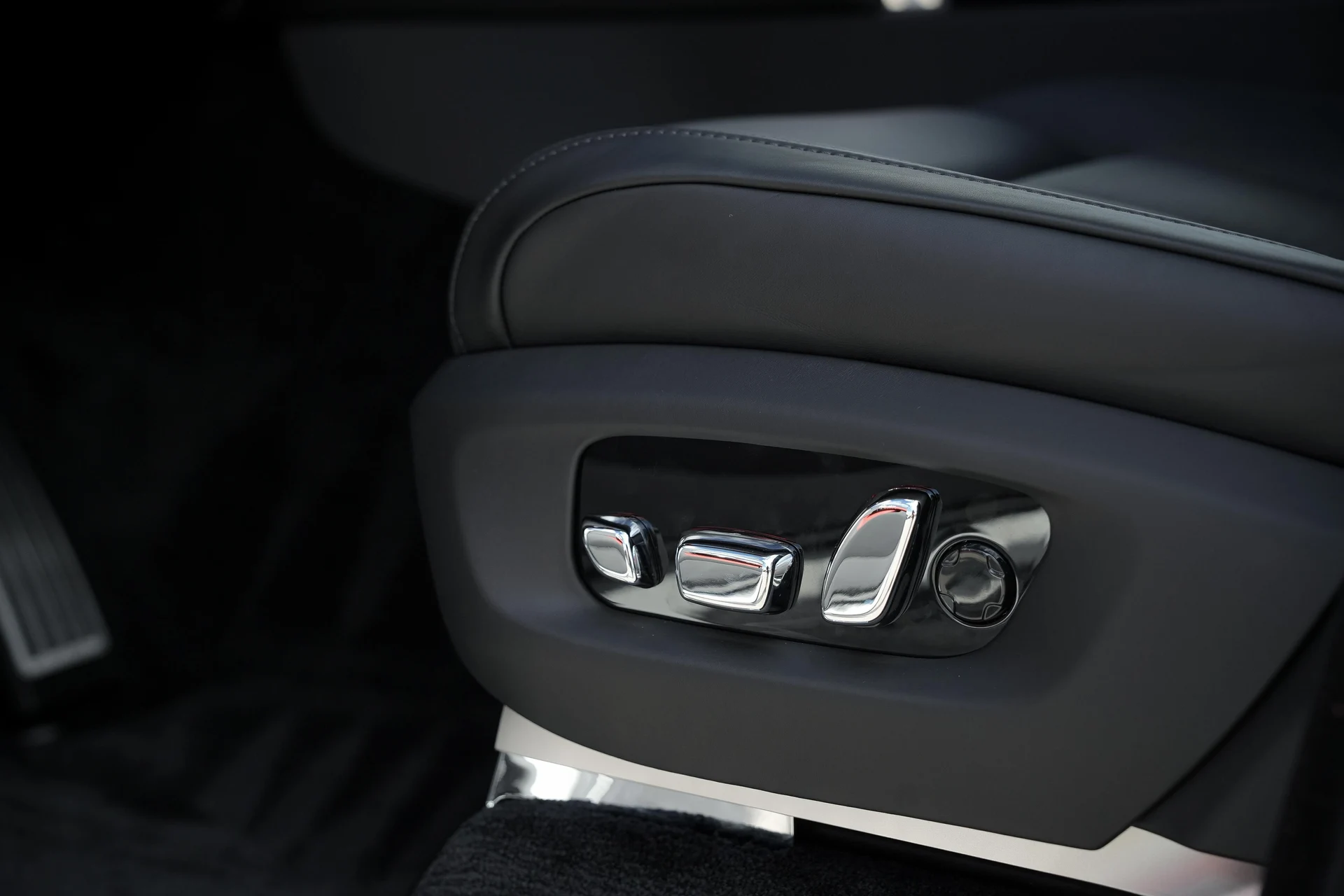 mph030_417324464_Hi_Tech_Luxury_Imports_LLC_SLA_13_HA_05_TU_234101_image_30_84684e62ad