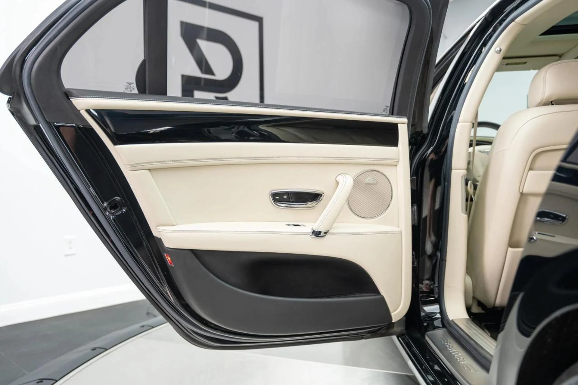 mph030_4189758709_f234a9a61535c73dba8ea9c74d5a26b1_012891a331