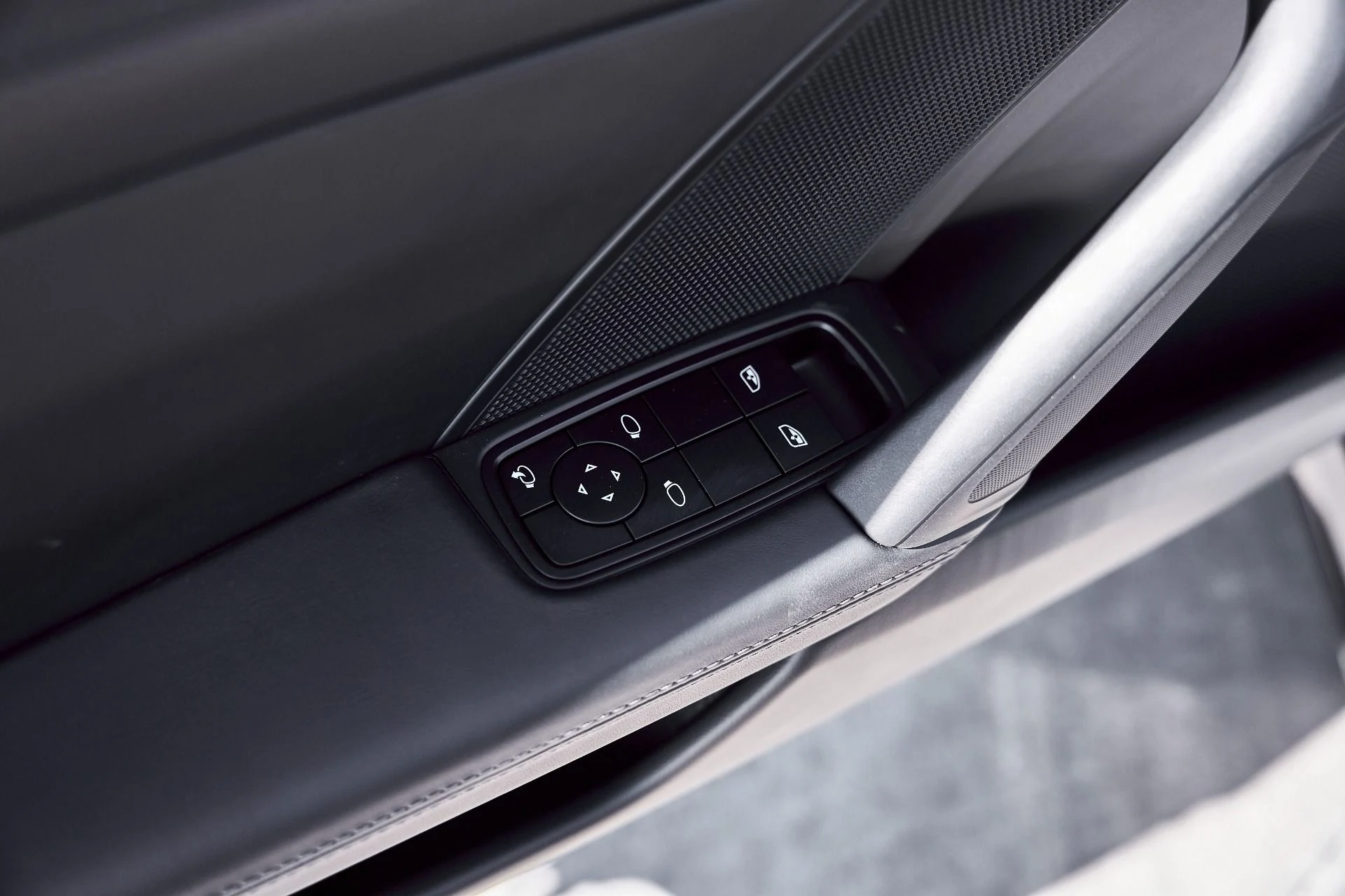 mph030_4198107224_Used_2026_Porsche_911_Targa_4_S_1772843236_67448e979d