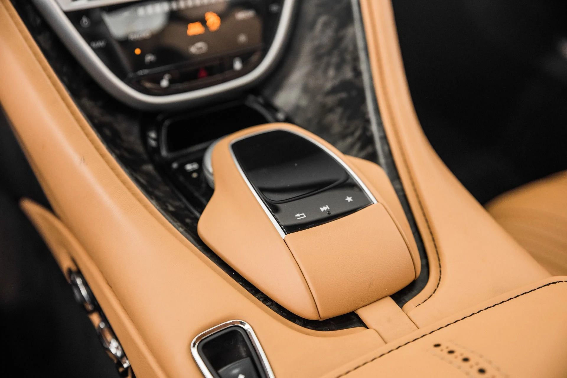 mph030_4204576616_Used_2017_Aston_Martin_DB_11_1595695545_3e7c695137