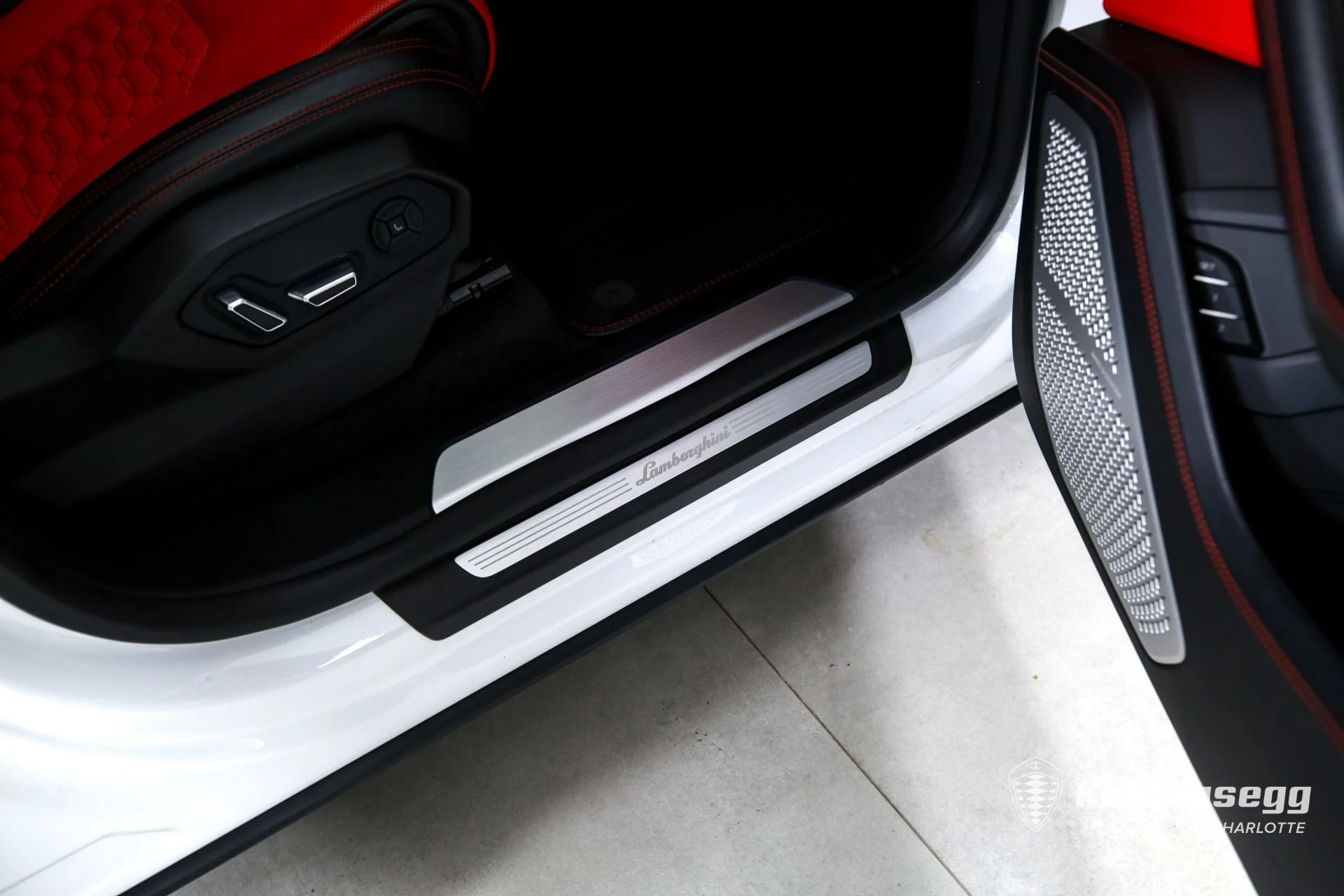 mph030_4233079311_Used_2019_Lamborghini_Urus_1760976041_14ff3e0ea5