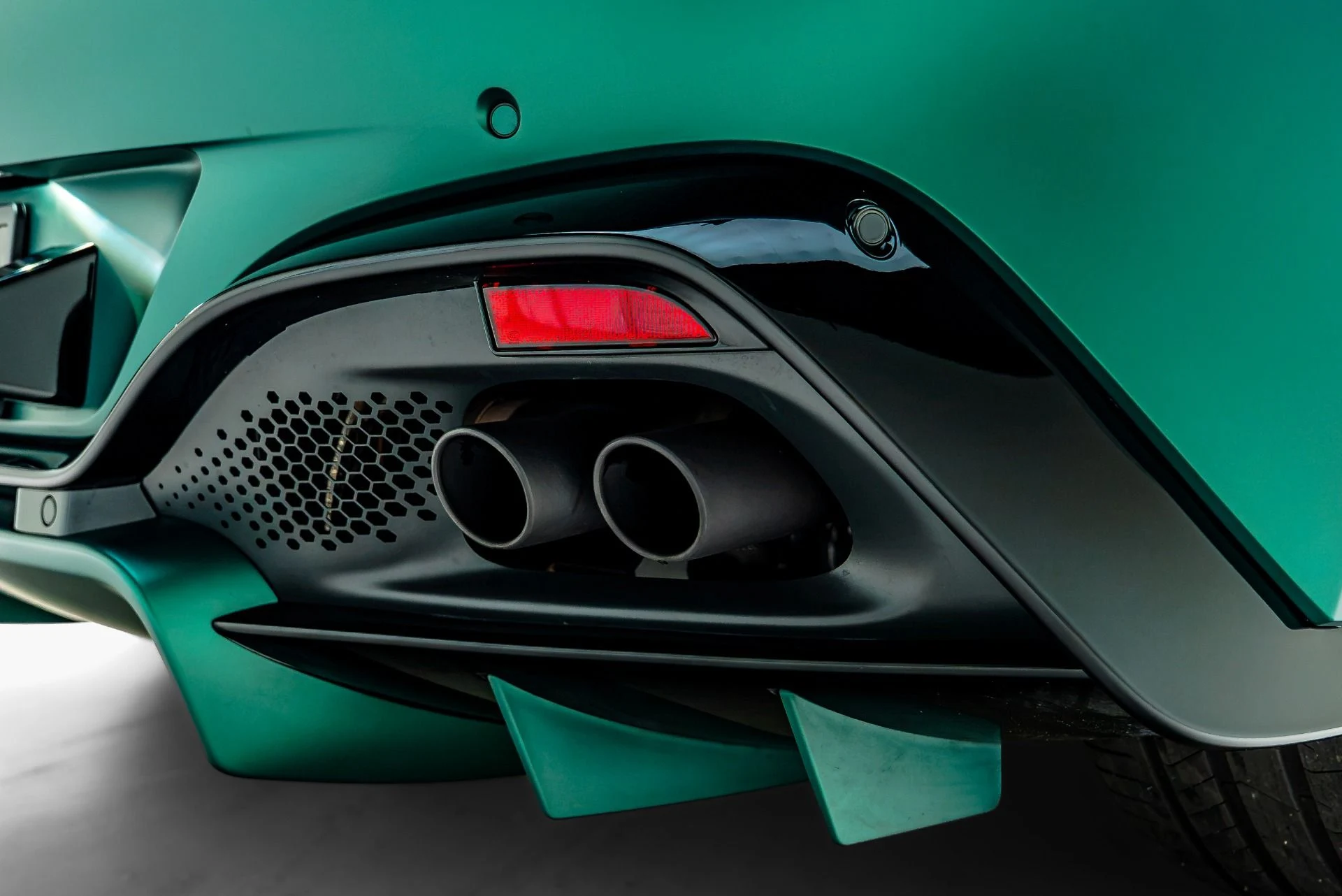 mph030_4255281648_Used_2023_Aston_Martin_Vantage_F1_Edition_1783661186_a4e0178490