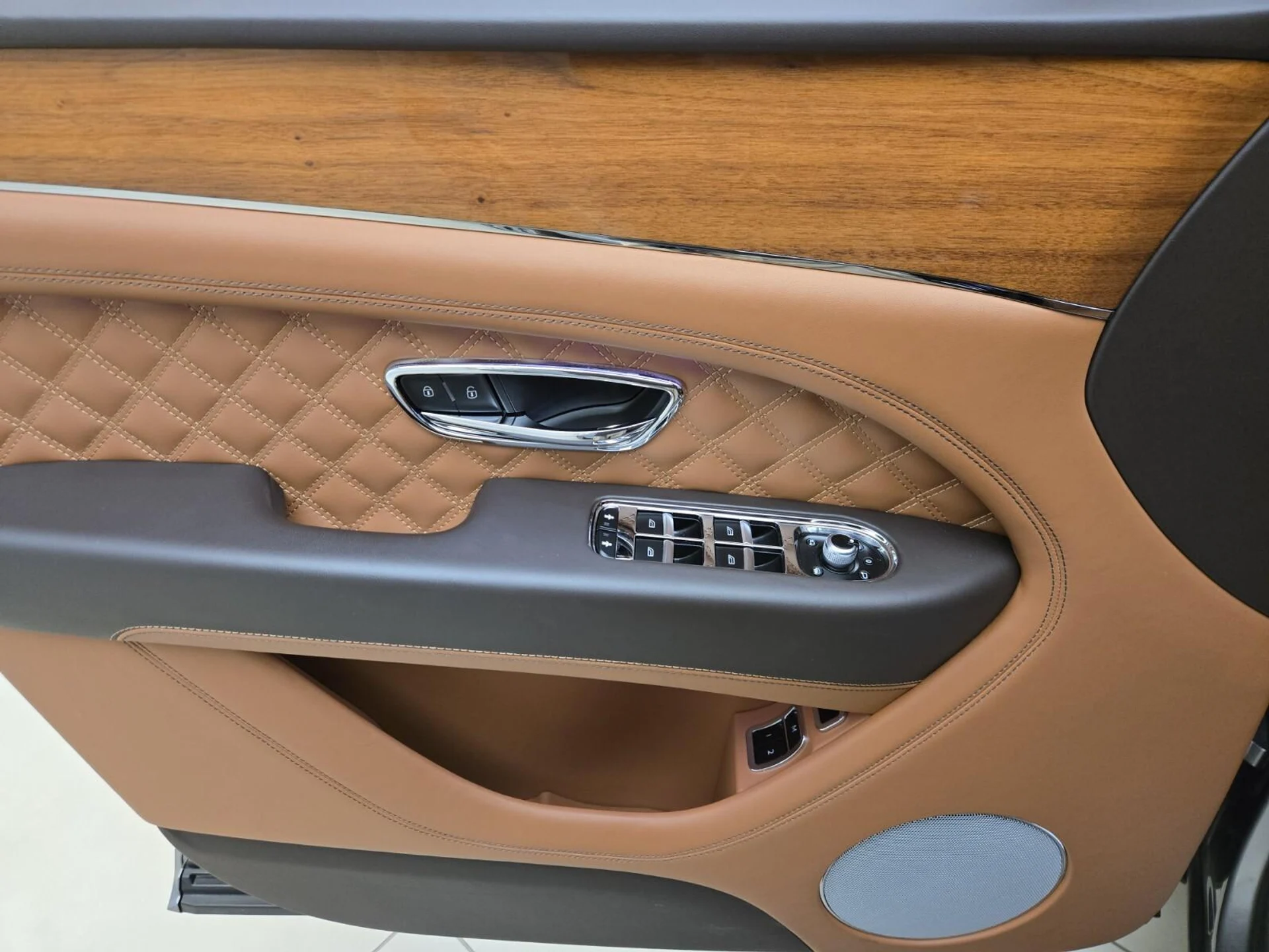 mph030_425658179_Used_2022_Bentley_Bentayga_V8_1766558892_b611955f01