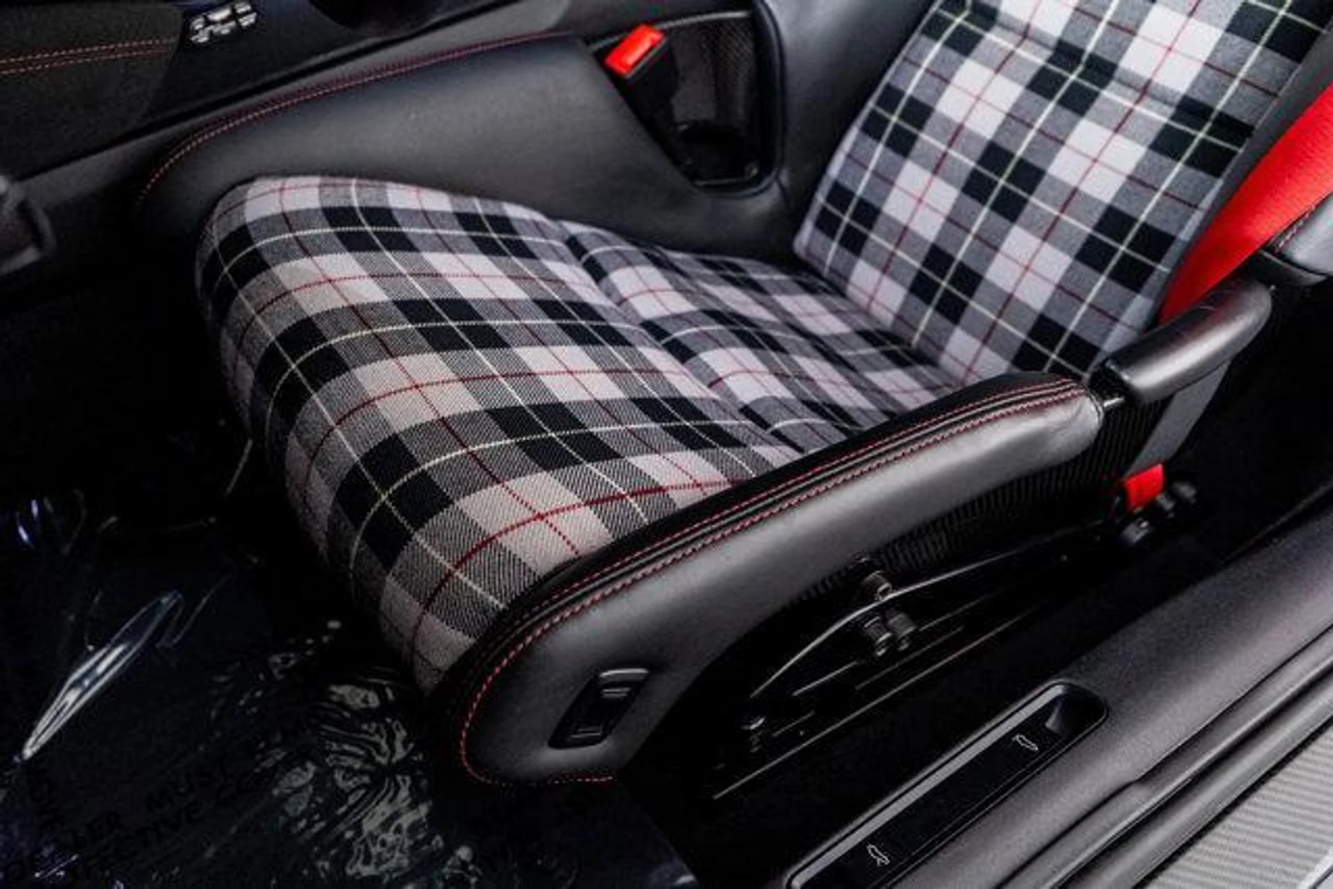 mph030_425868812_h9_LQN_82_Je_Jxo70_p_ED_Kk2tvx9ow_8360197839