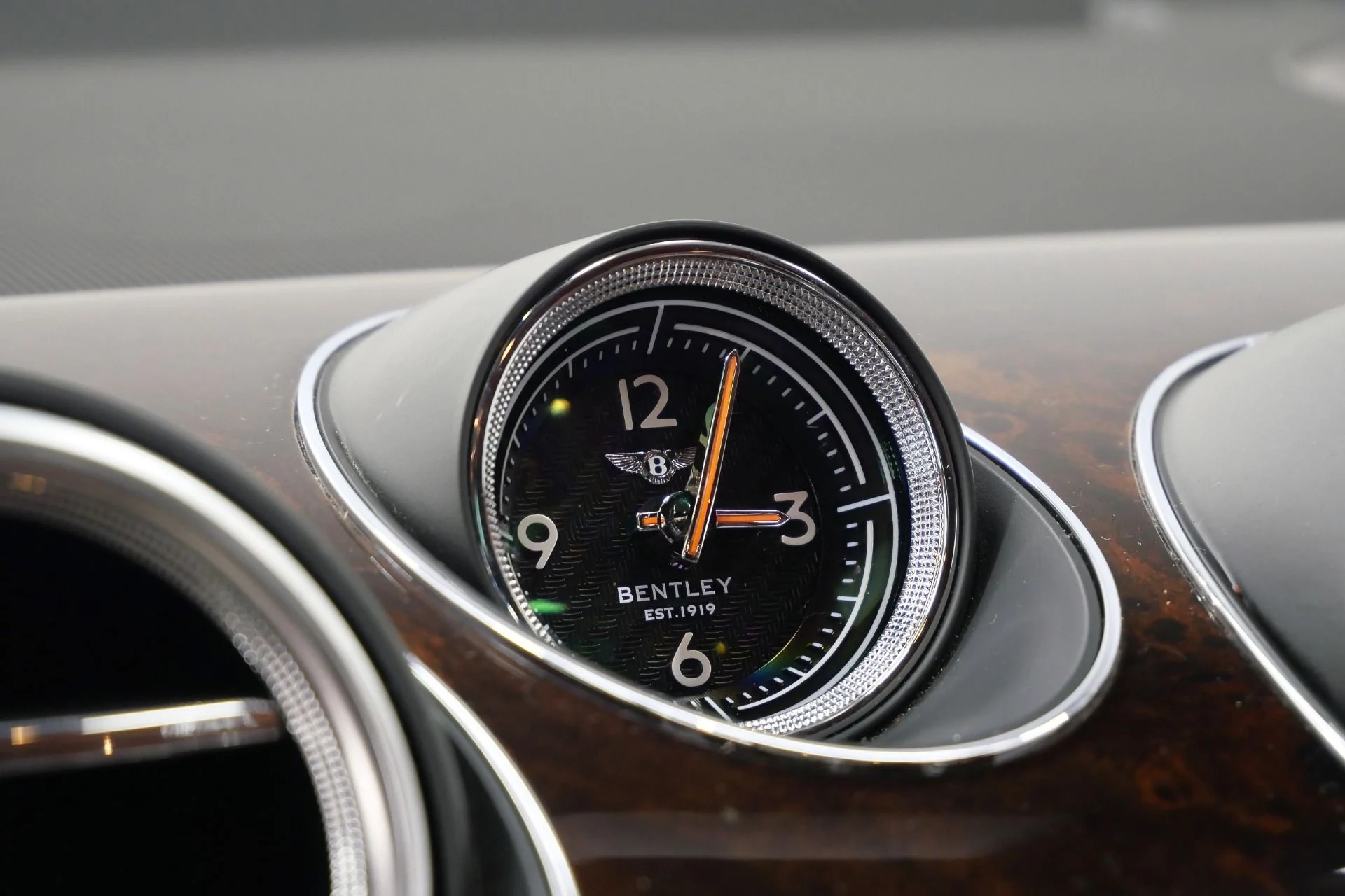 mph030_4265427744_Used_2017_Bentley_Bentayga_W12_Four_Seat_Comfort_Specification_with_Rear_Console_1776956660_72bdcdd3f1