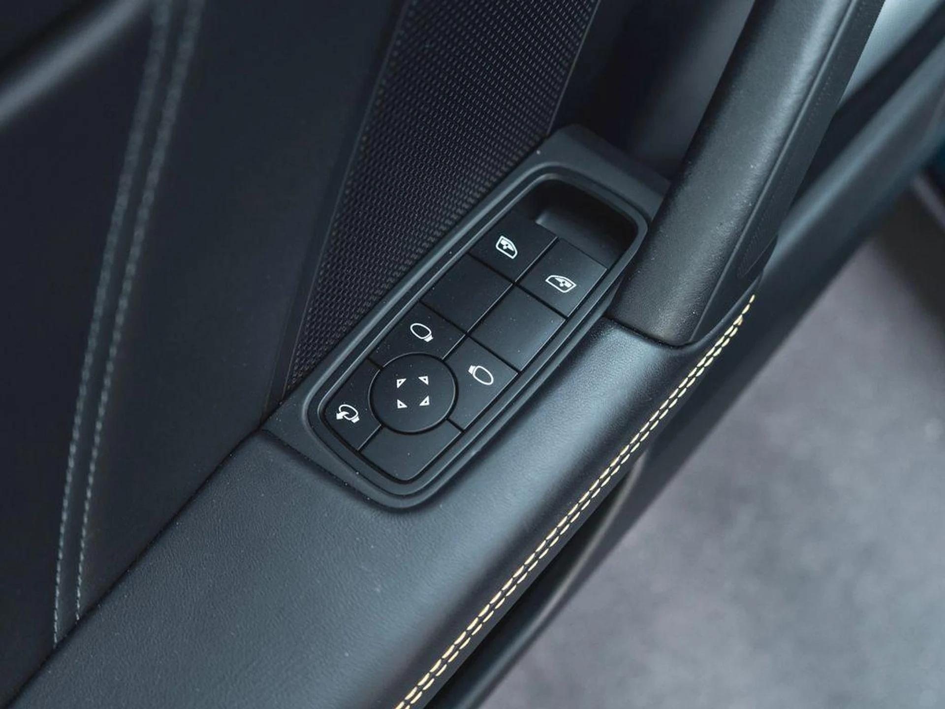 mph030_4276997395_h_YA_85_J_Ax_Yo0_N4k_Flzujx_Yp_W_Yf8_4bcd733b99