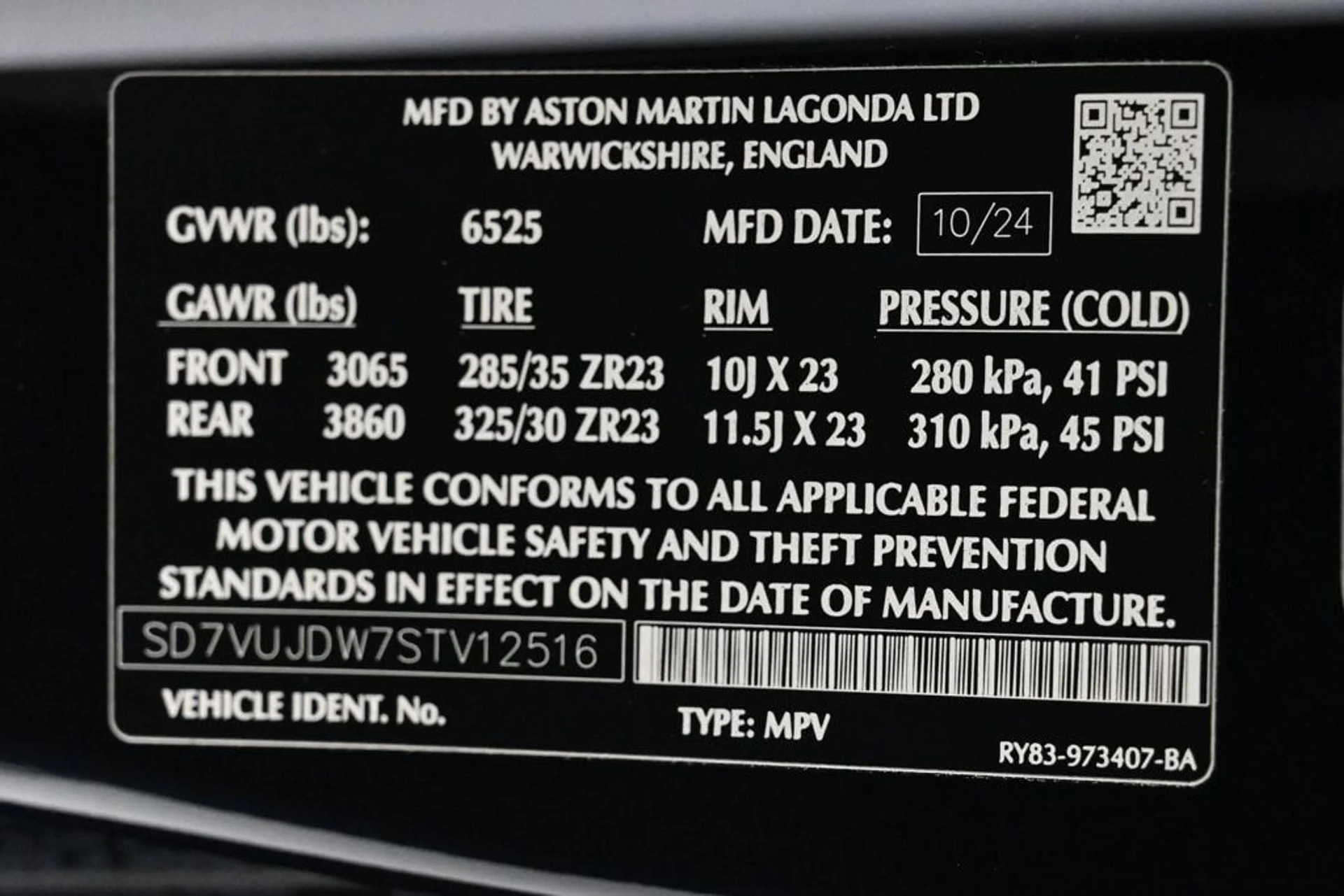 mph030_4280333898_used_2025_aston_martin_dbx_707_11350_22917533_30_1024_826a72b6a8